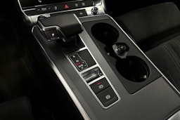 sininen Audi A6 2024 kuva 24.