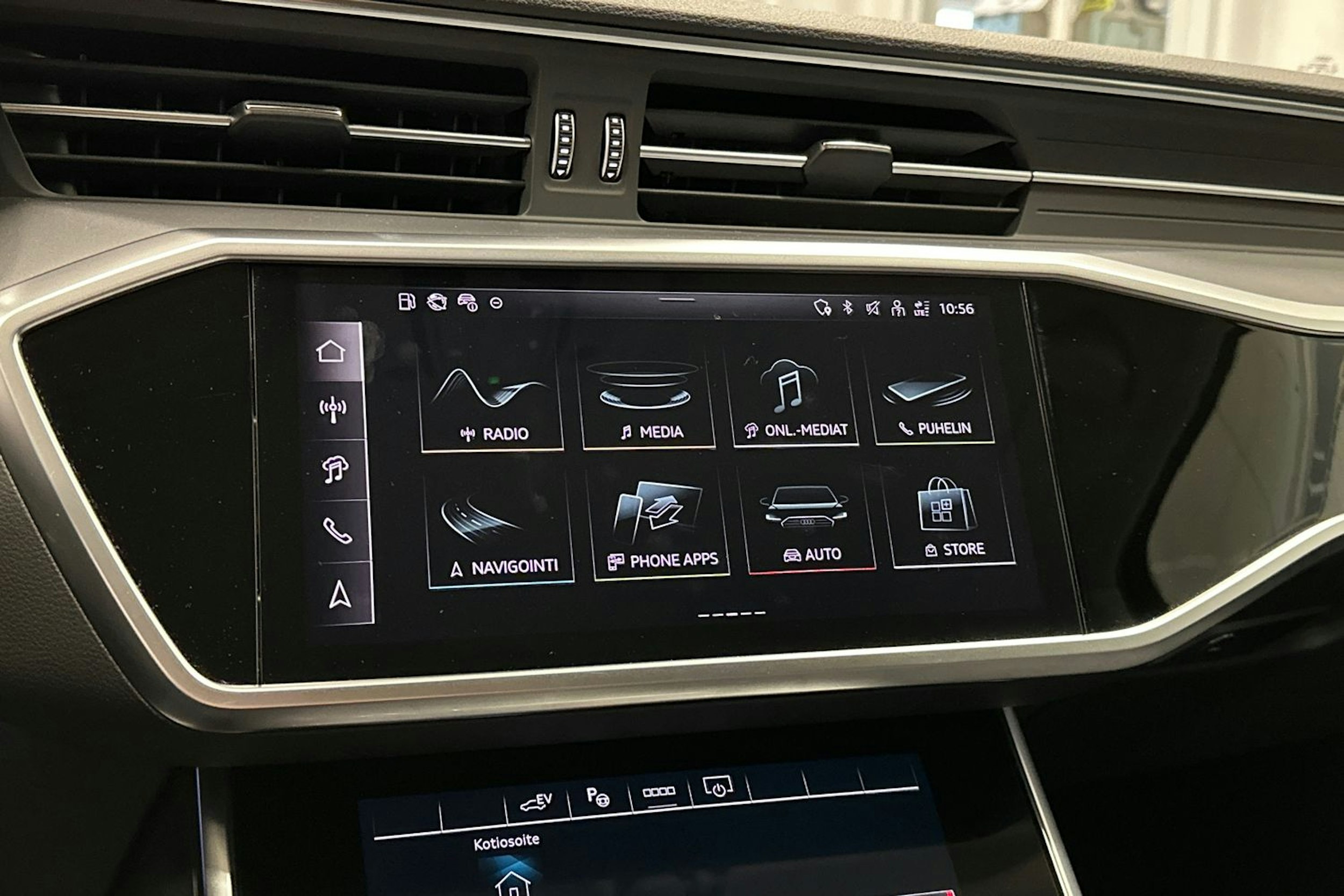 sininen Audi A6 2024 kuva 28.