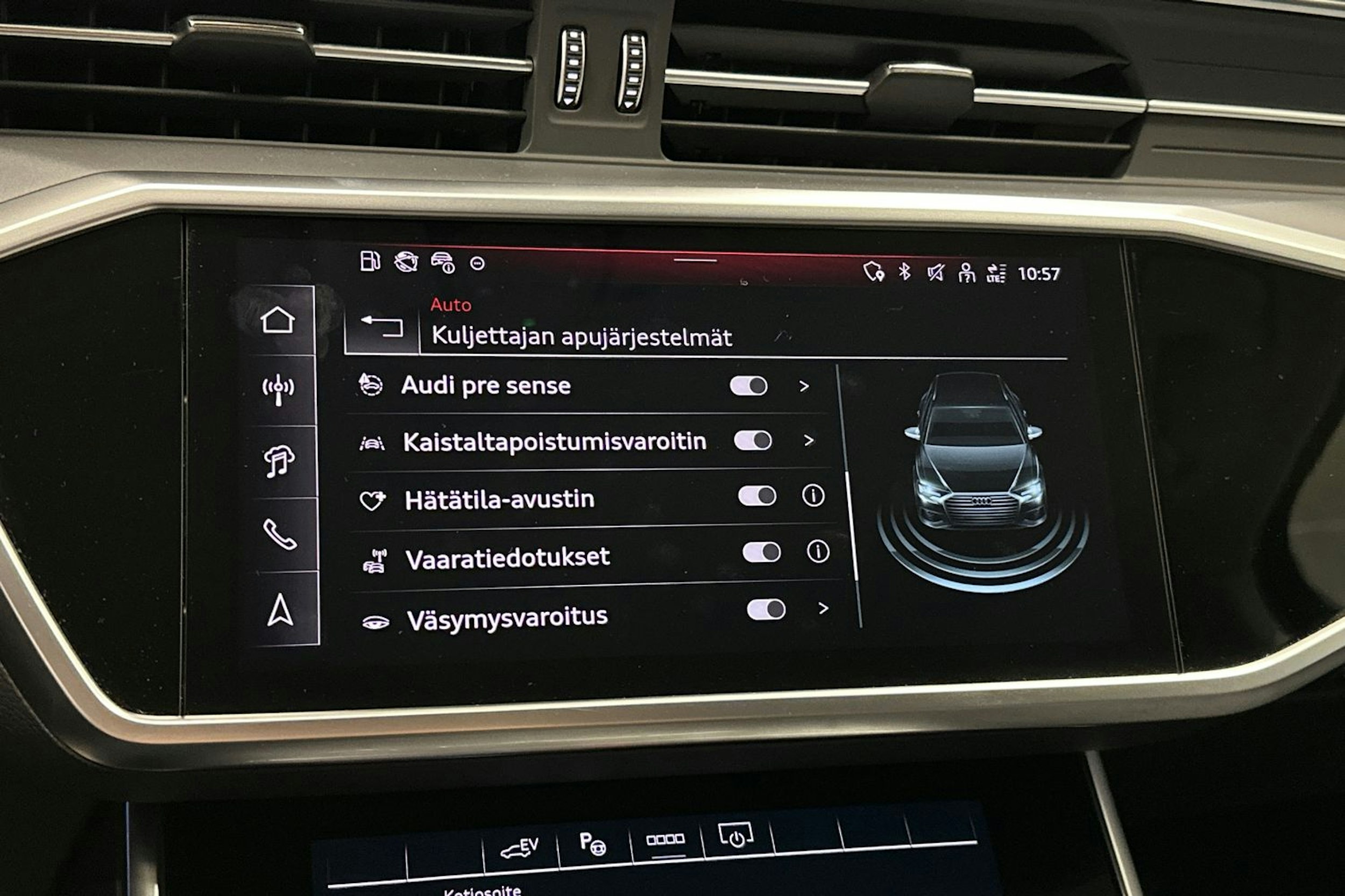 sininen Audi A6 2024 kuva 31.