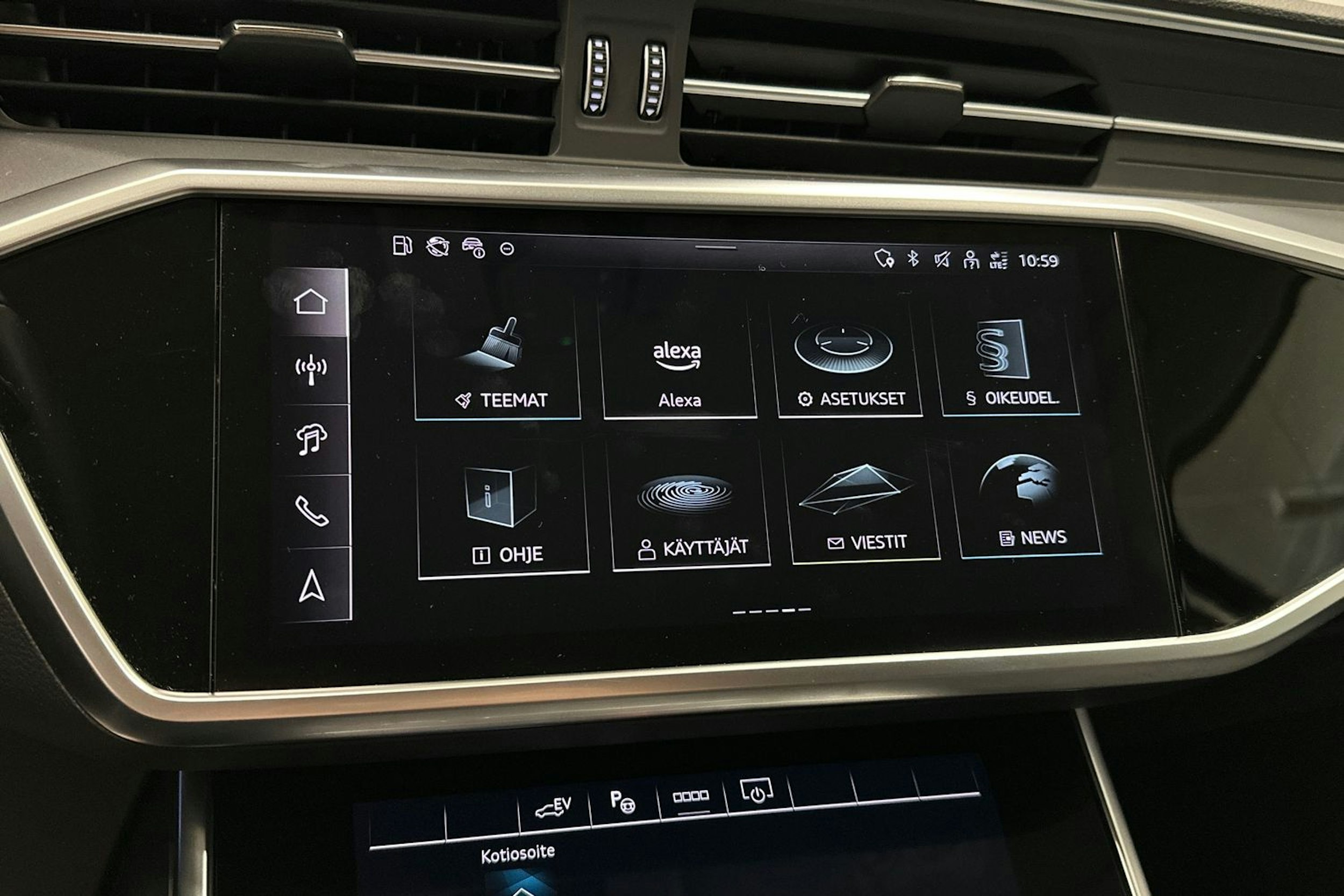 sininen Audi A6 2024 kuva 36.