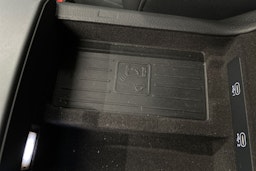 sininen Audi A6 2024 kuva 37.