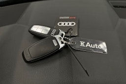 sininen Audi A6 2024 kuva 38.