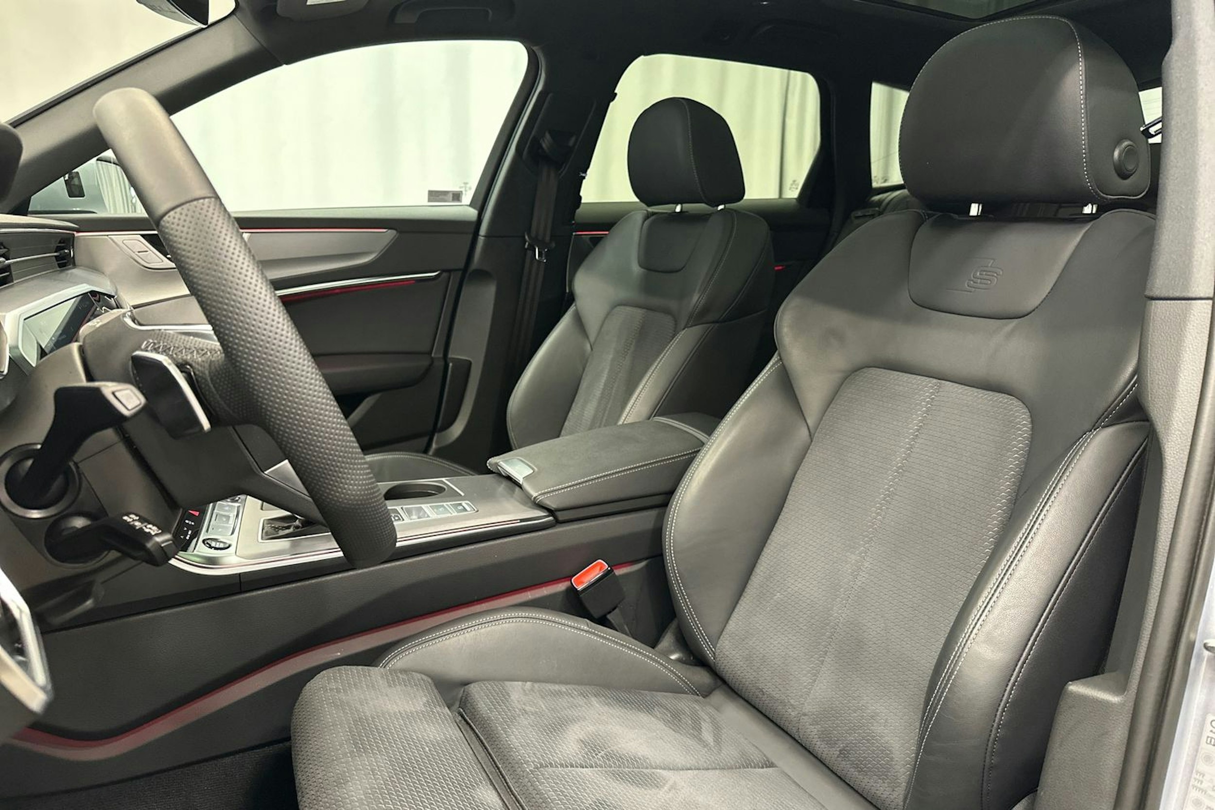 hopea Audi A6 2024 kuva 17.
