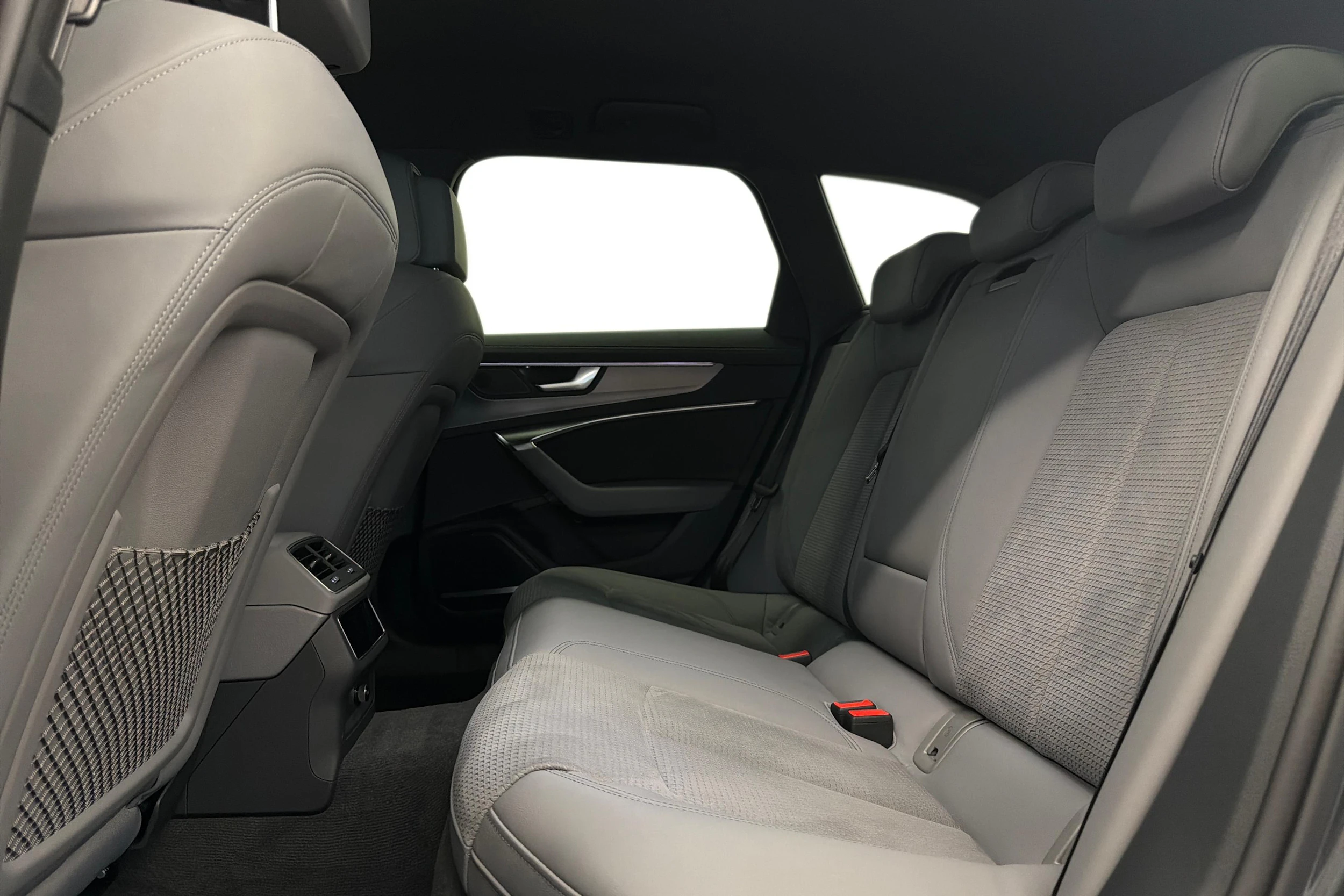 Harmaa Audi A6 2024 kuva 8.