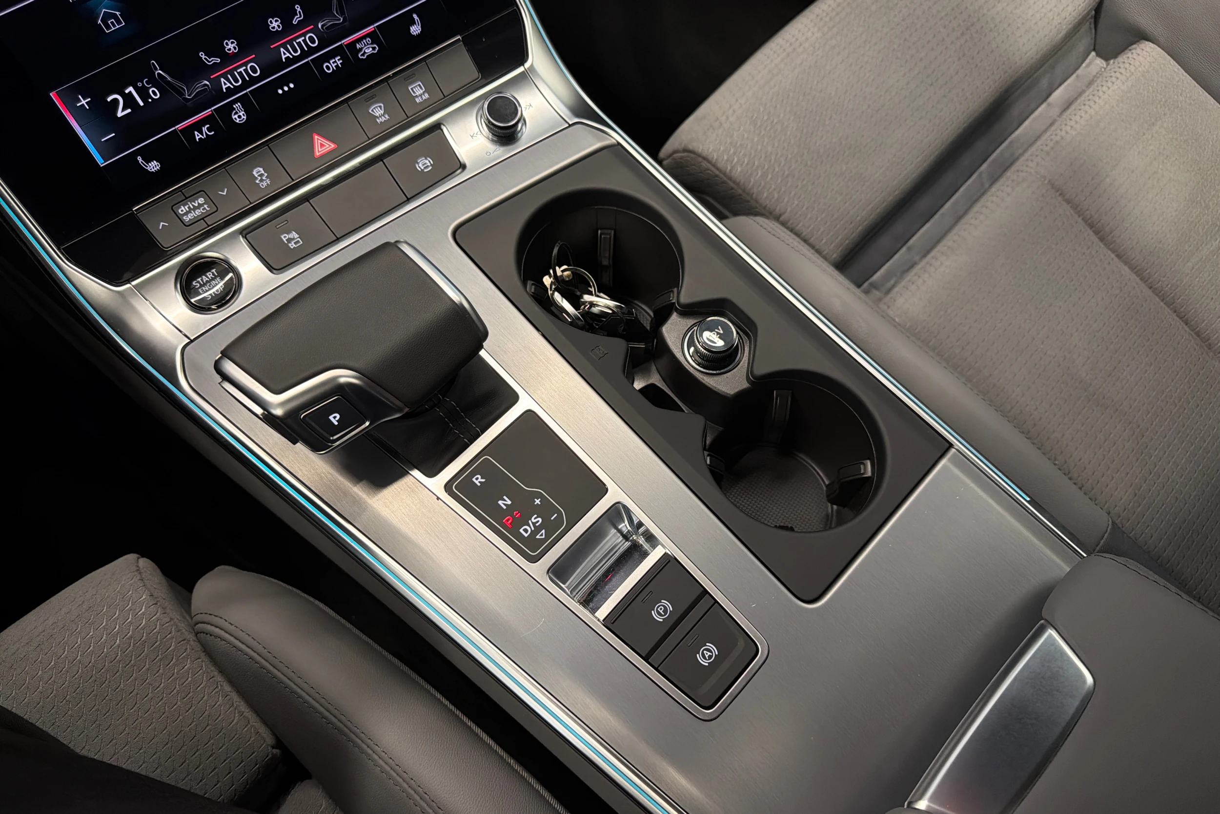 Harmaa Audi A6 2024 kuva 25.