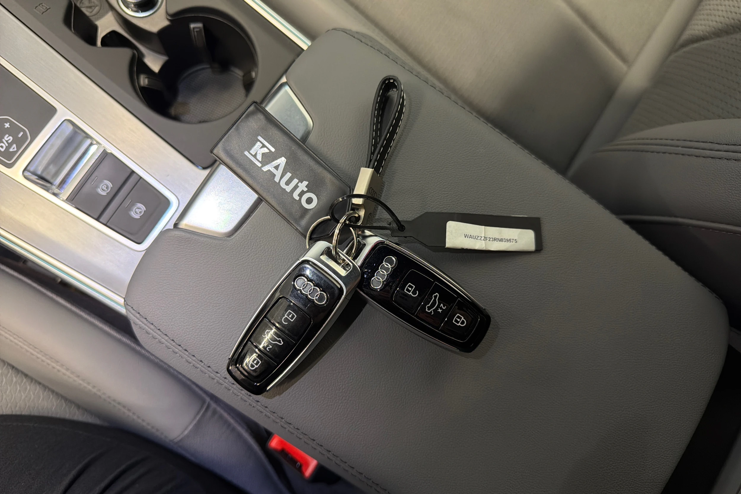 Harmaa Audi A6 2024 kuva 40.
