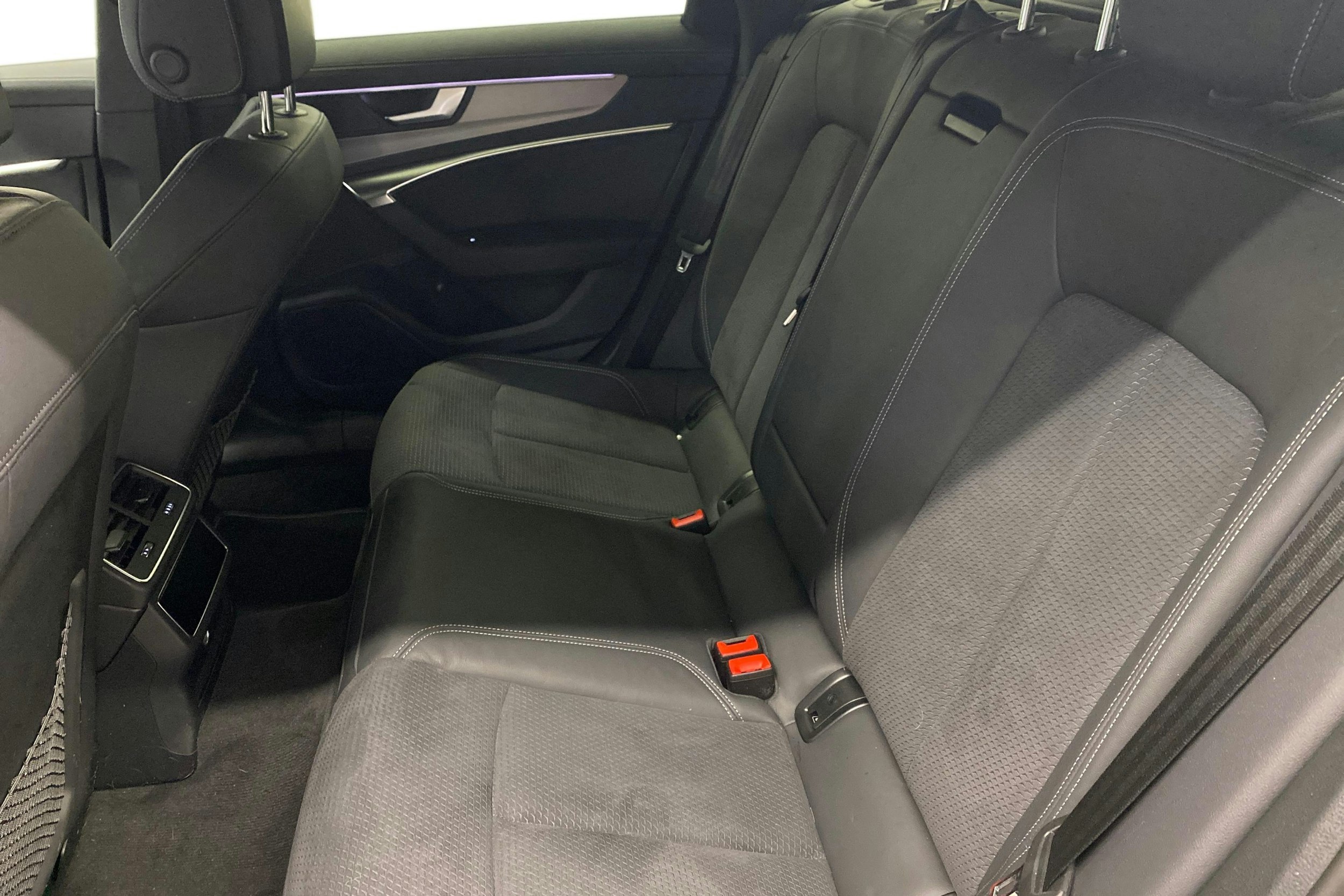 punainen Audi A6 2024 kuva 10.