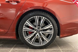 punainen Audi A6 2024 kuva 13.
