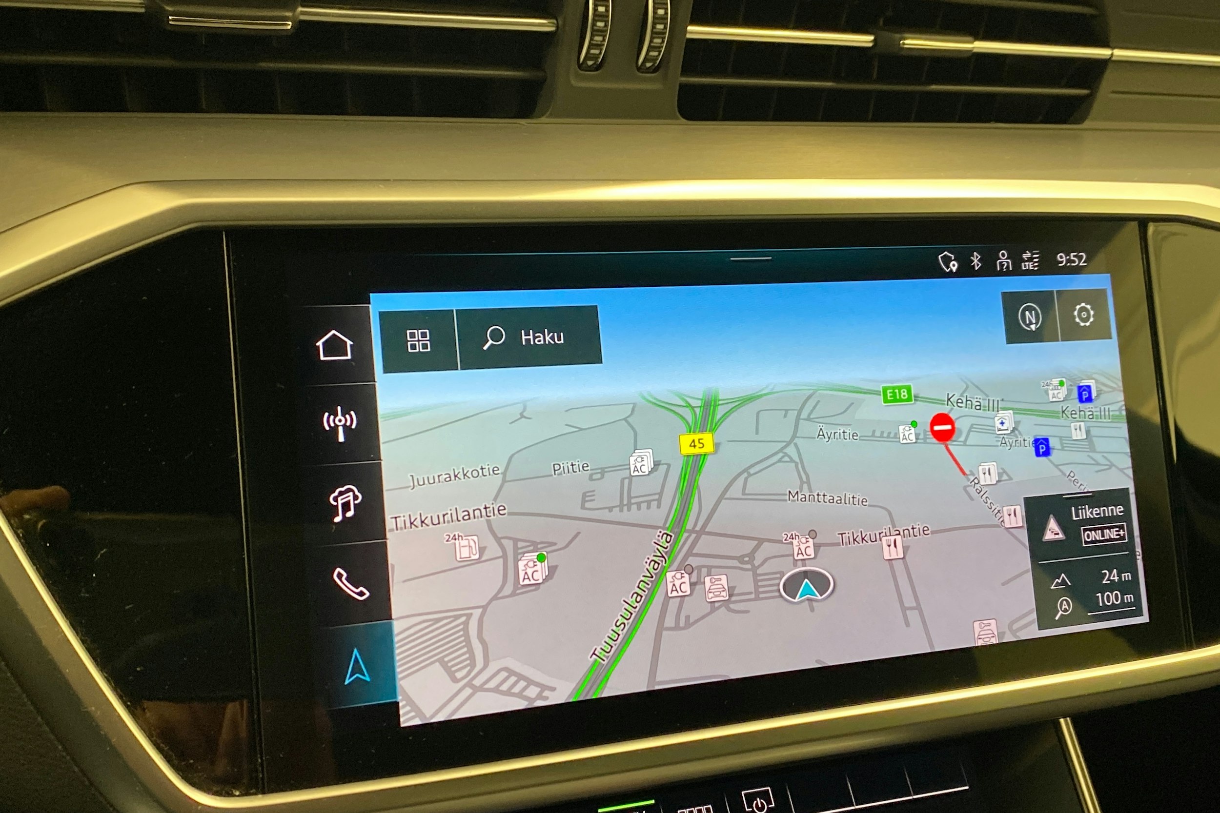 punainen Audi A6 2024 kuva 16.