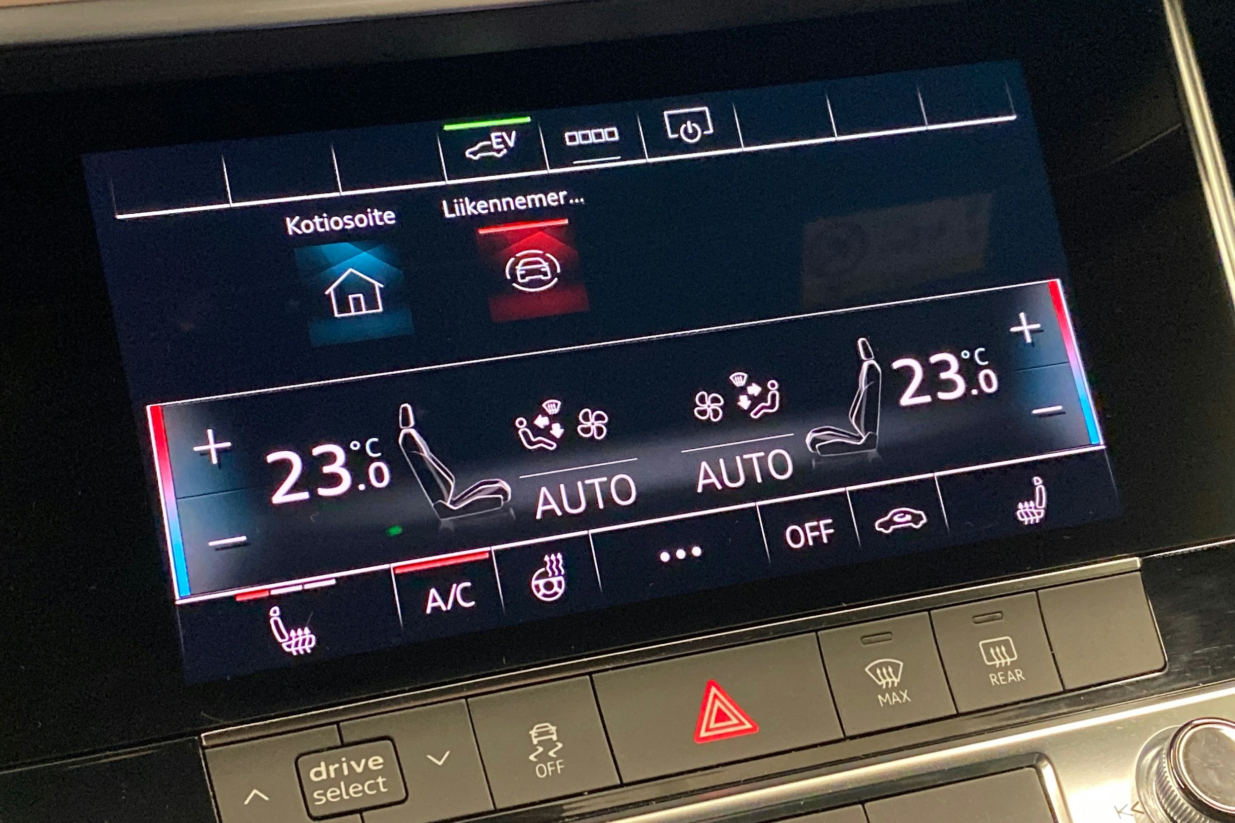 punainen Audi A6 2024 kuva 17.