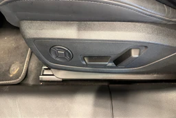 punainen Audi A6 2024 kuva 32.