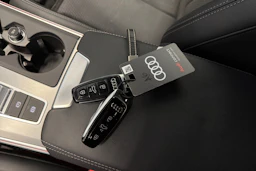 punainen Audi A6 2024 kuva 33.