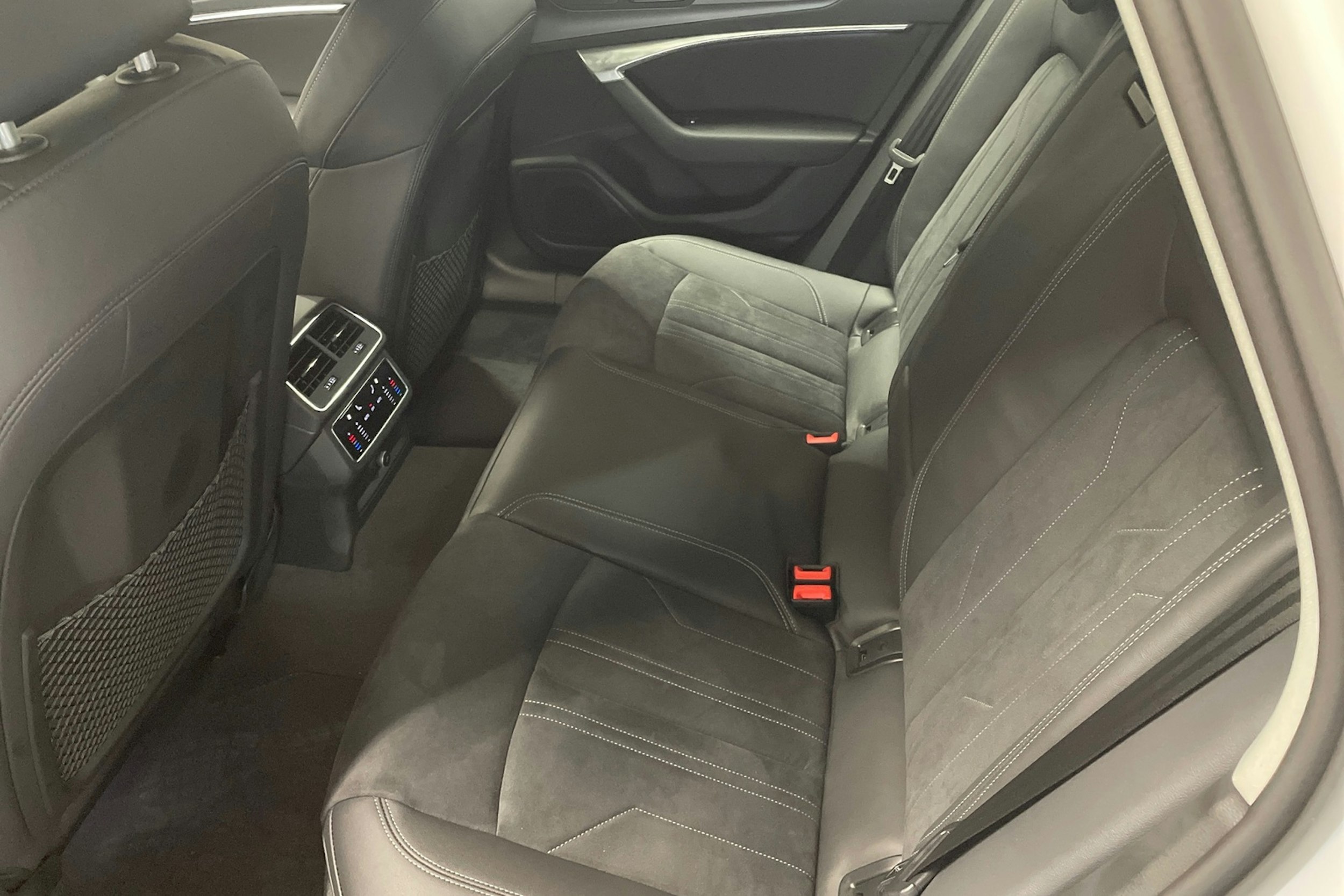 valkoinen Audi A6 2024 kuva 8.