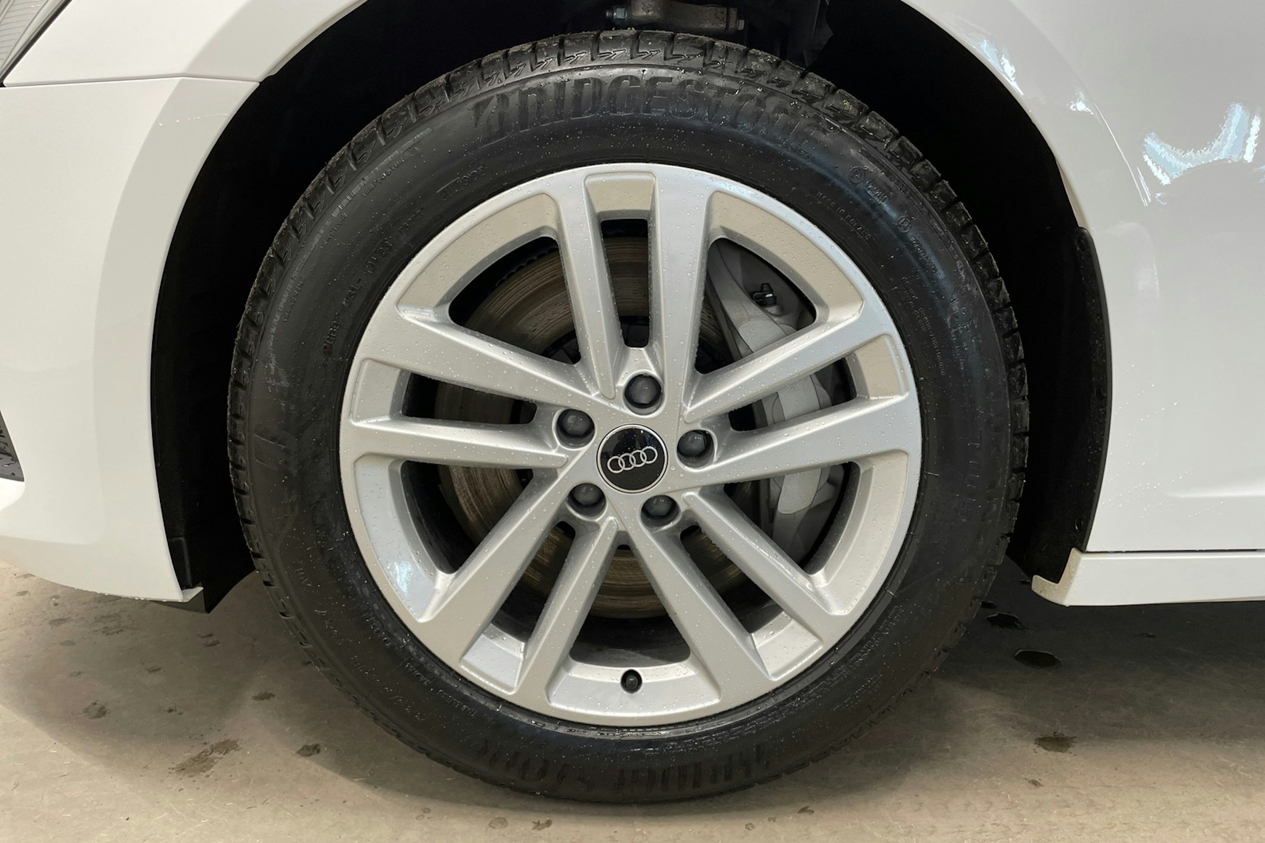 valkoinen Audi A6 2024 kuva 9.