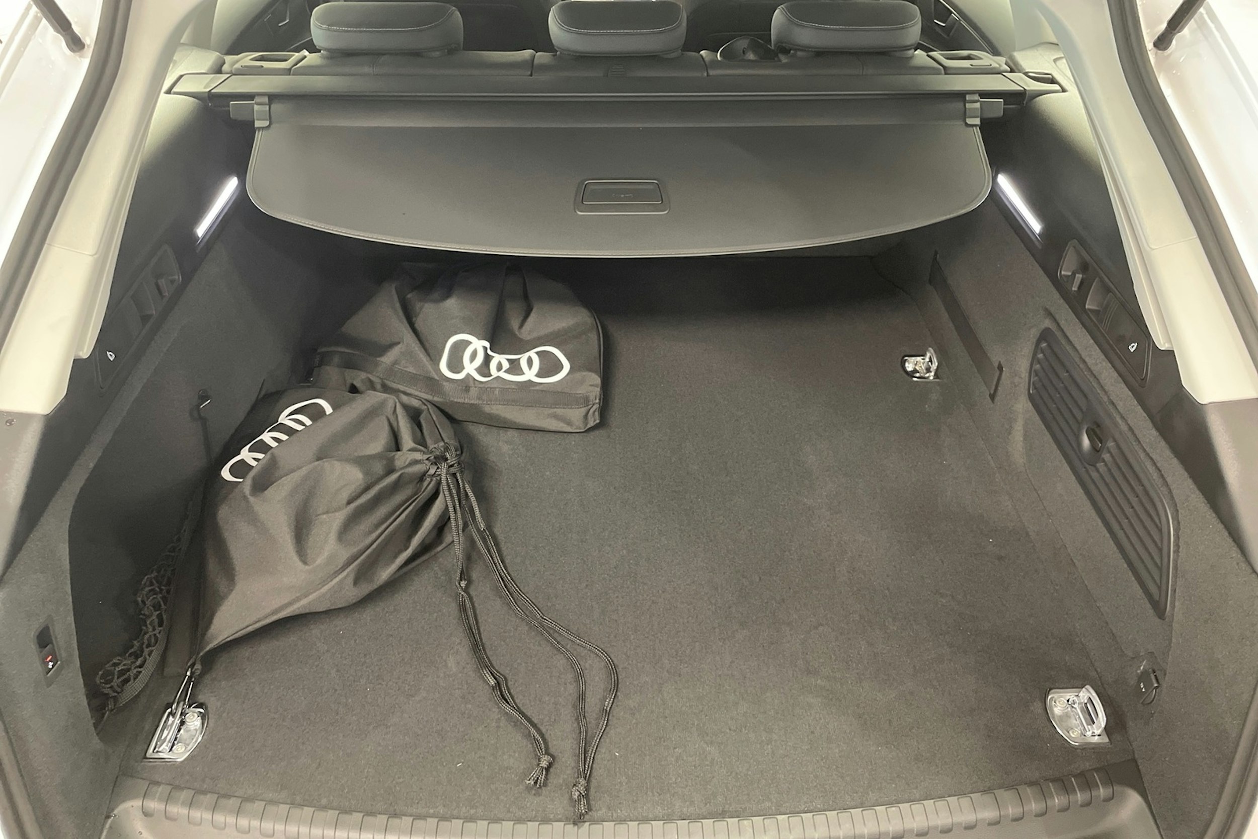 valkoinen Audi A6 2024 kuva 14.