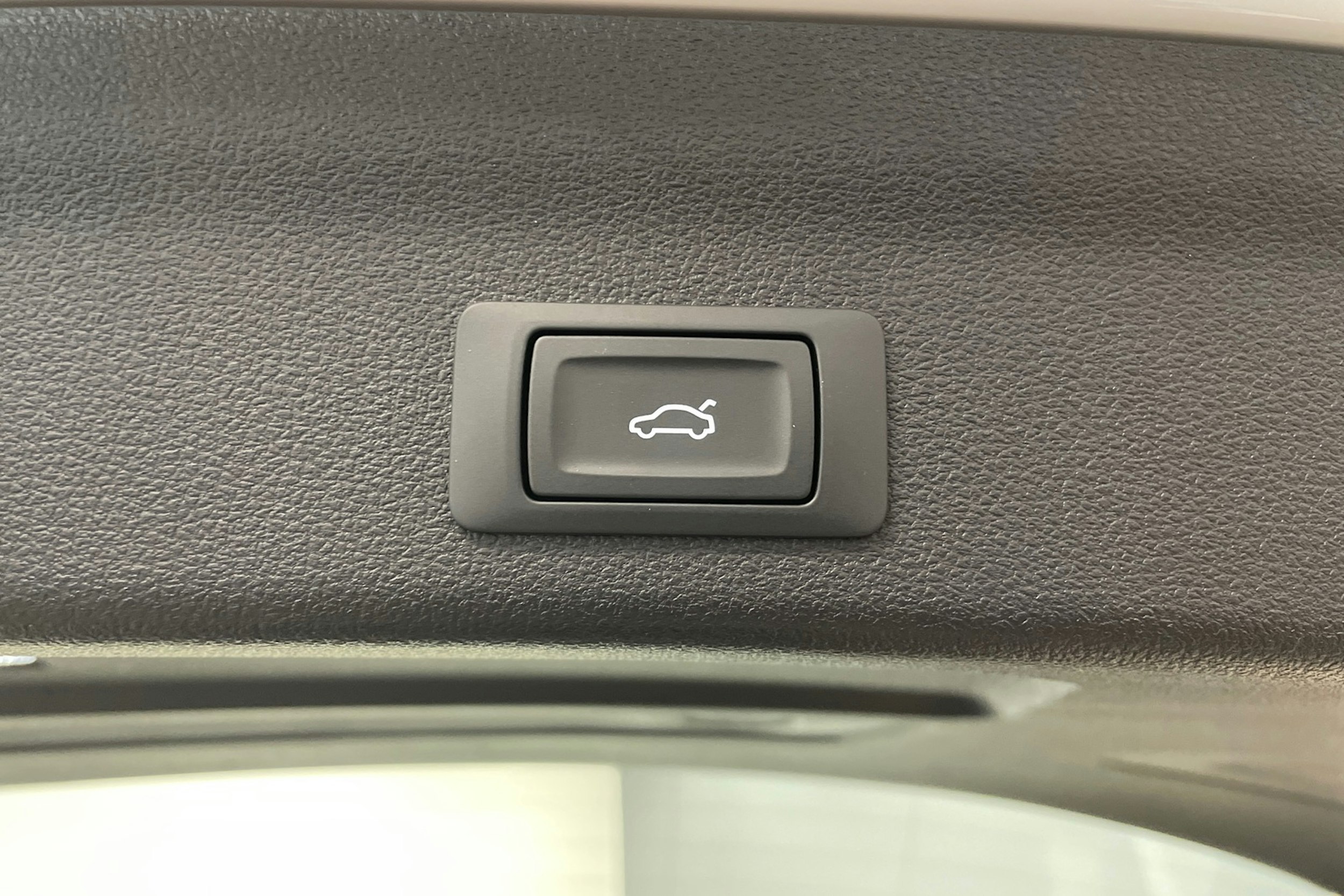 valkoinen Audi A6 2024 kuva 15.