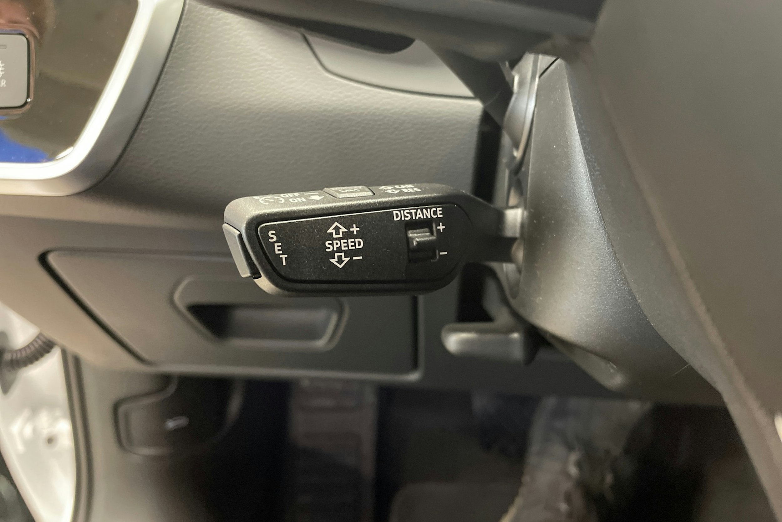 valkoinen Audi A6 2024 kuva 16.