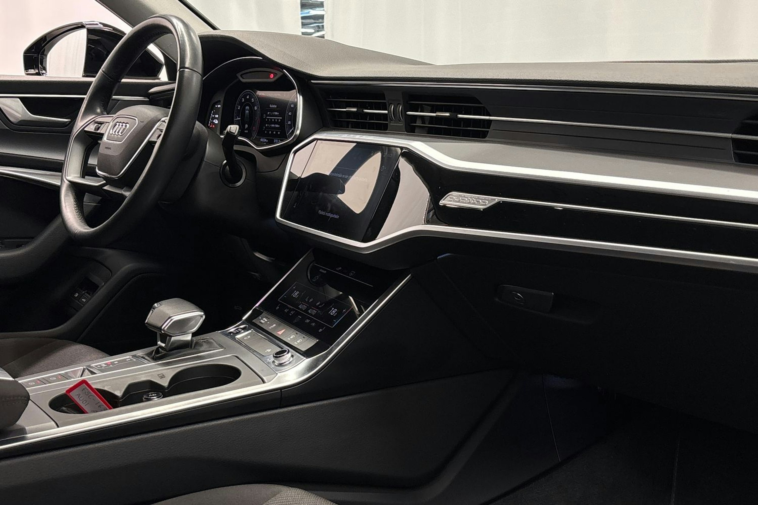 Musta Audi A6 2024 kuva 14.
