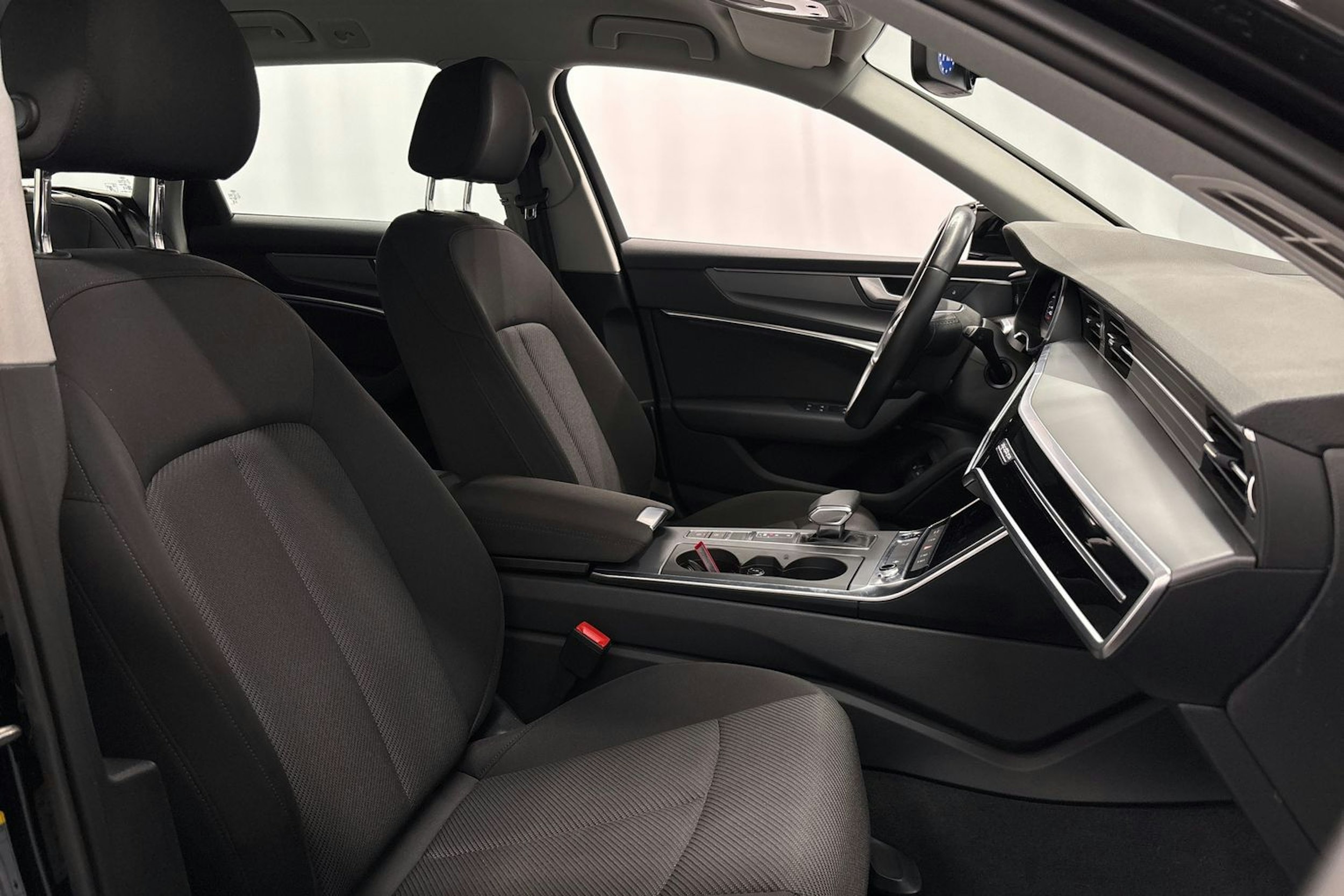 Musta Audi A6 2024 kuva 15.