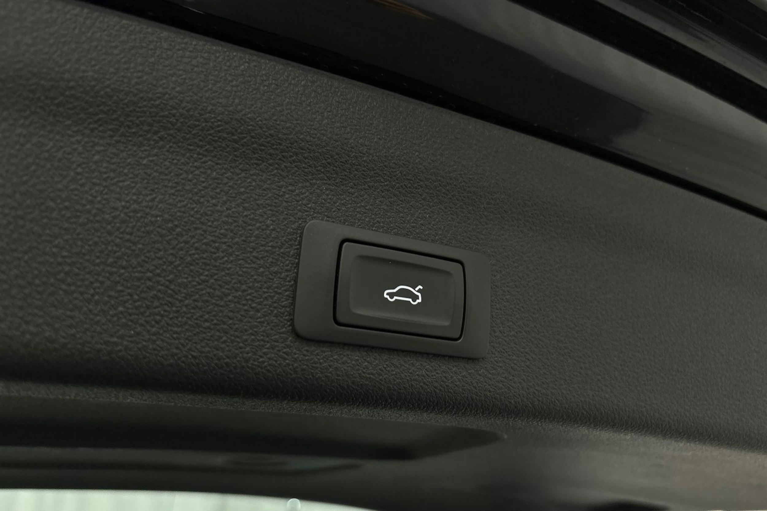 Musta Audi A6 2024 kuva 17.