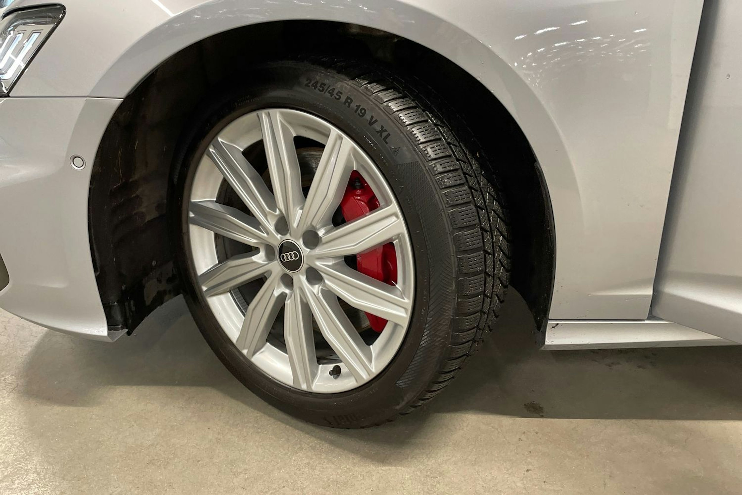 Harmaa Audi A6 2024 kuva 13.