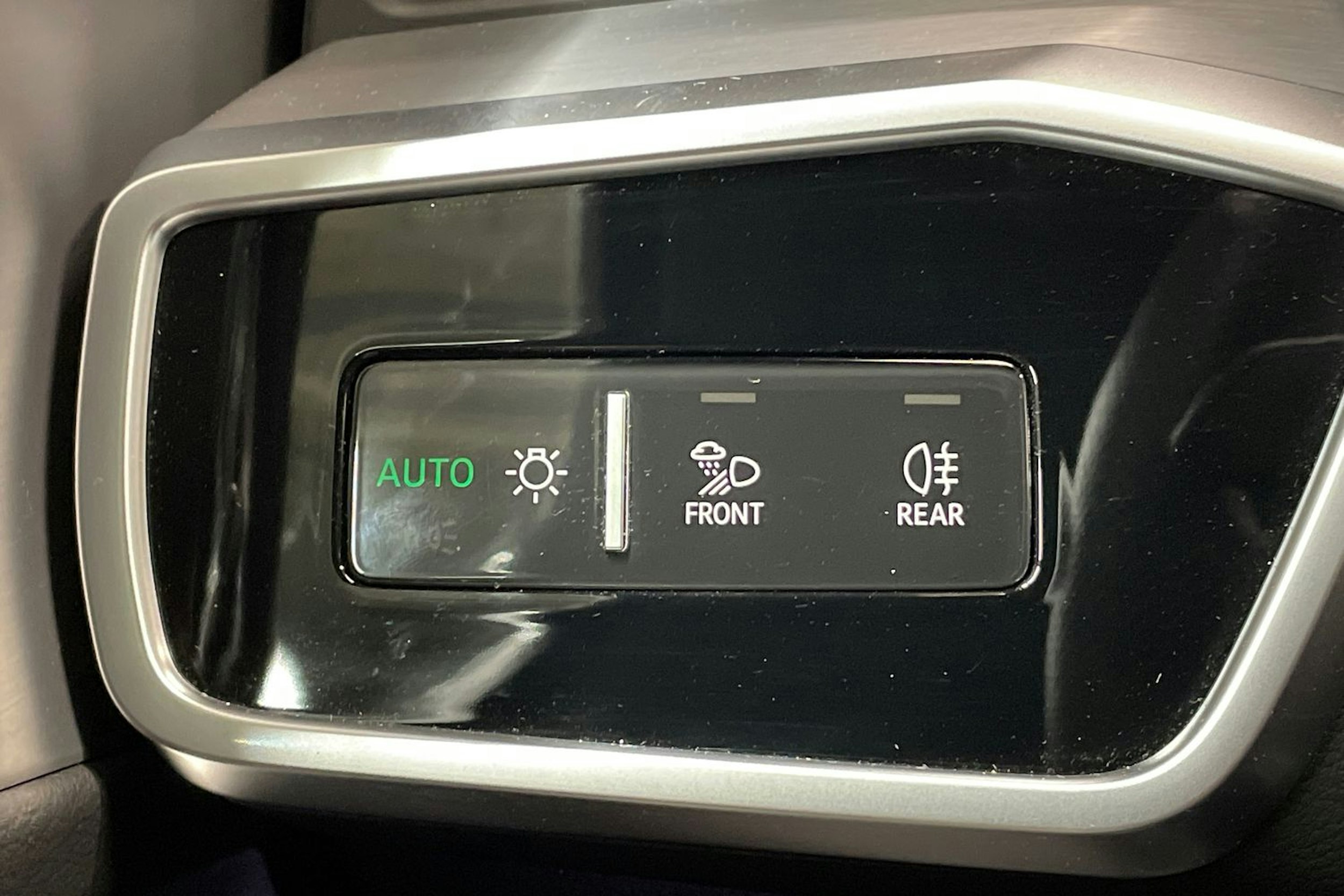 Harmaa Audi A6 2024 kuva 27.