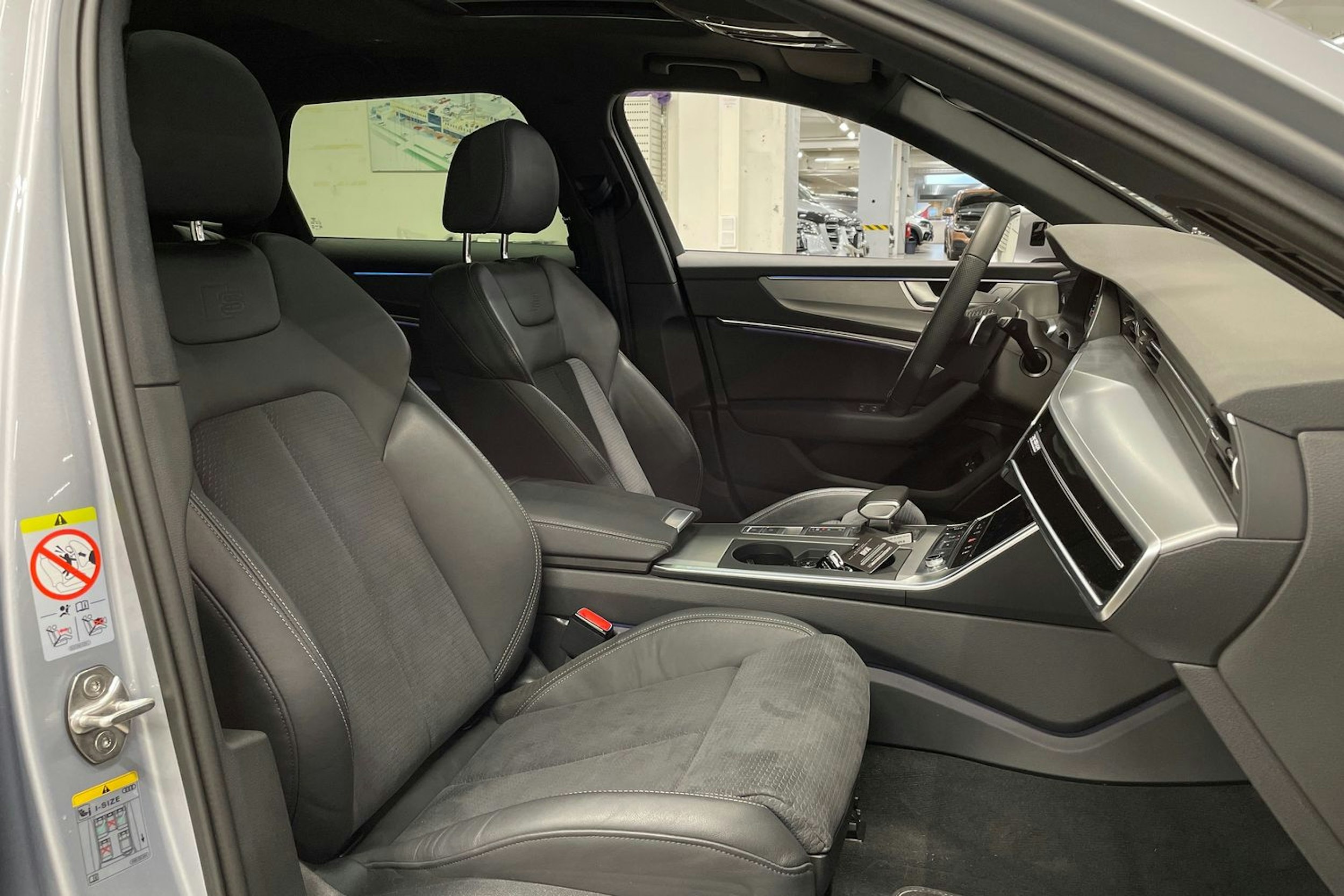 Harmaa Audi A6 2024 kuva 33.