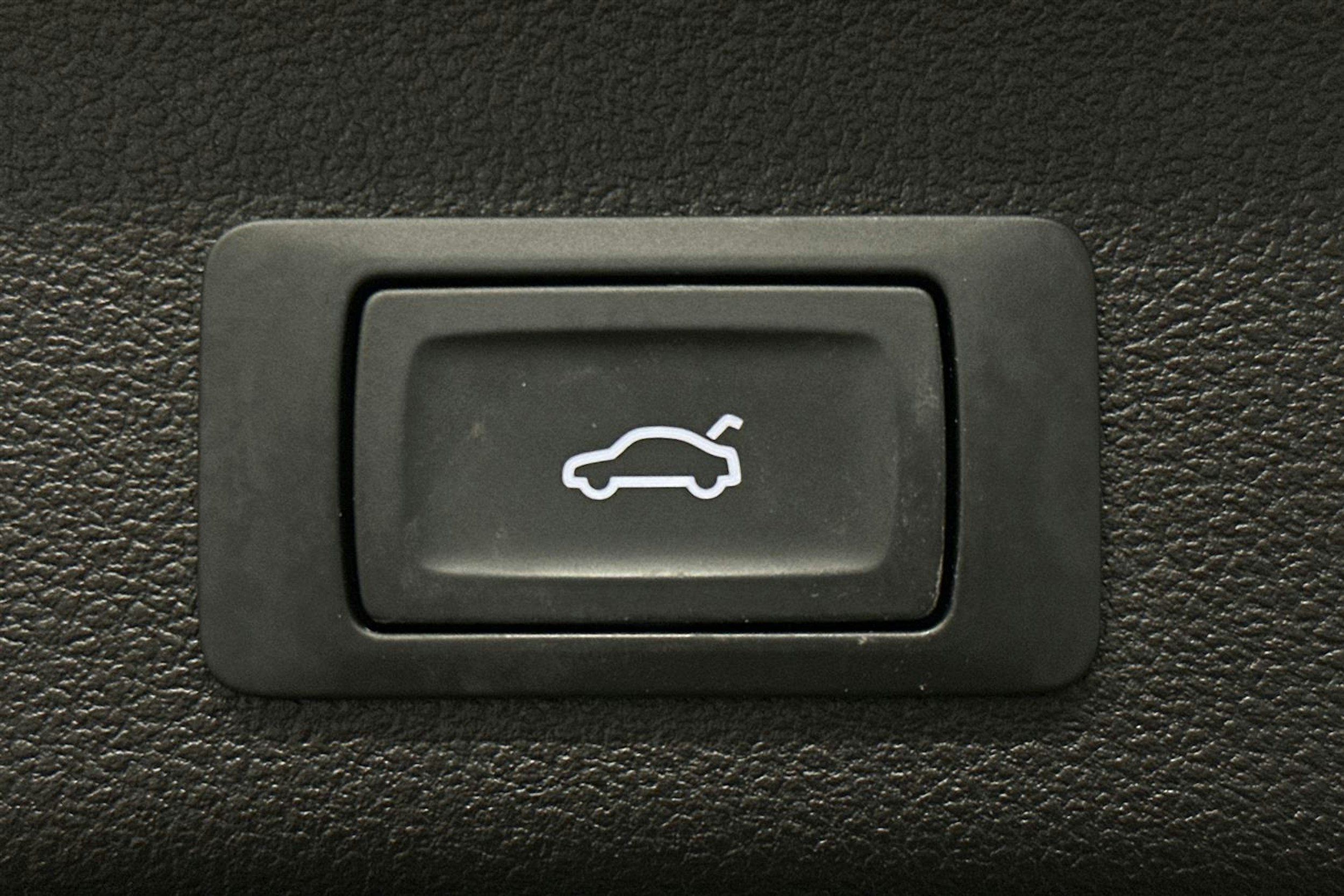 punainen Audi A6 2024 kuva 12.