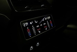punainen Audi A6 2024 kuva 14.