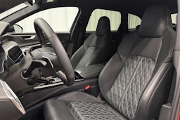 punainen Audi A6 2024 kuva 16.