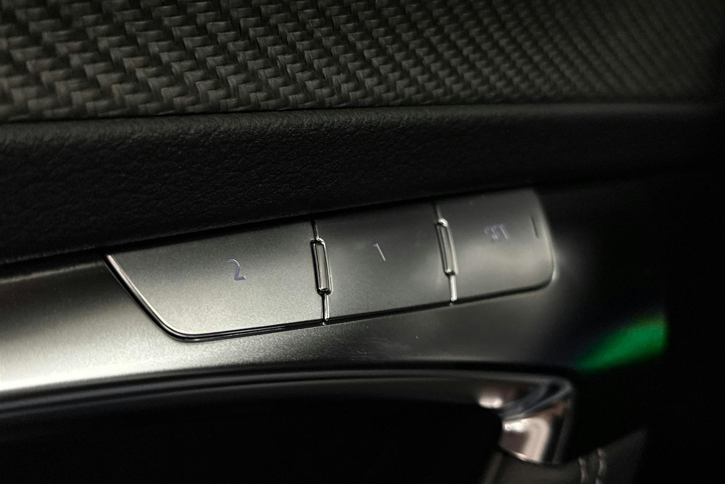 punainen Audi A6 2024 kuva 18.