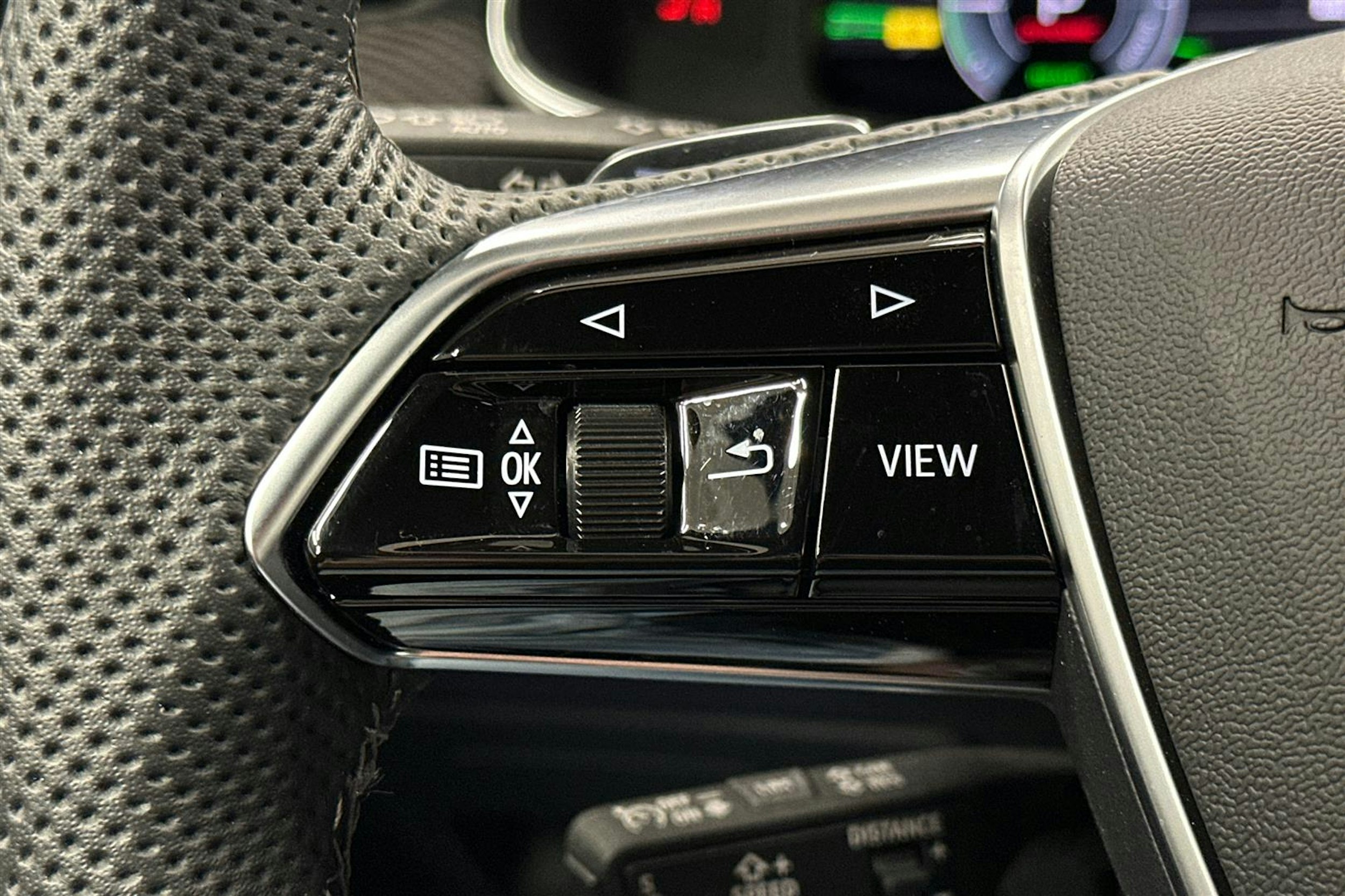 punainen Audi A6 2024 kuva 20.