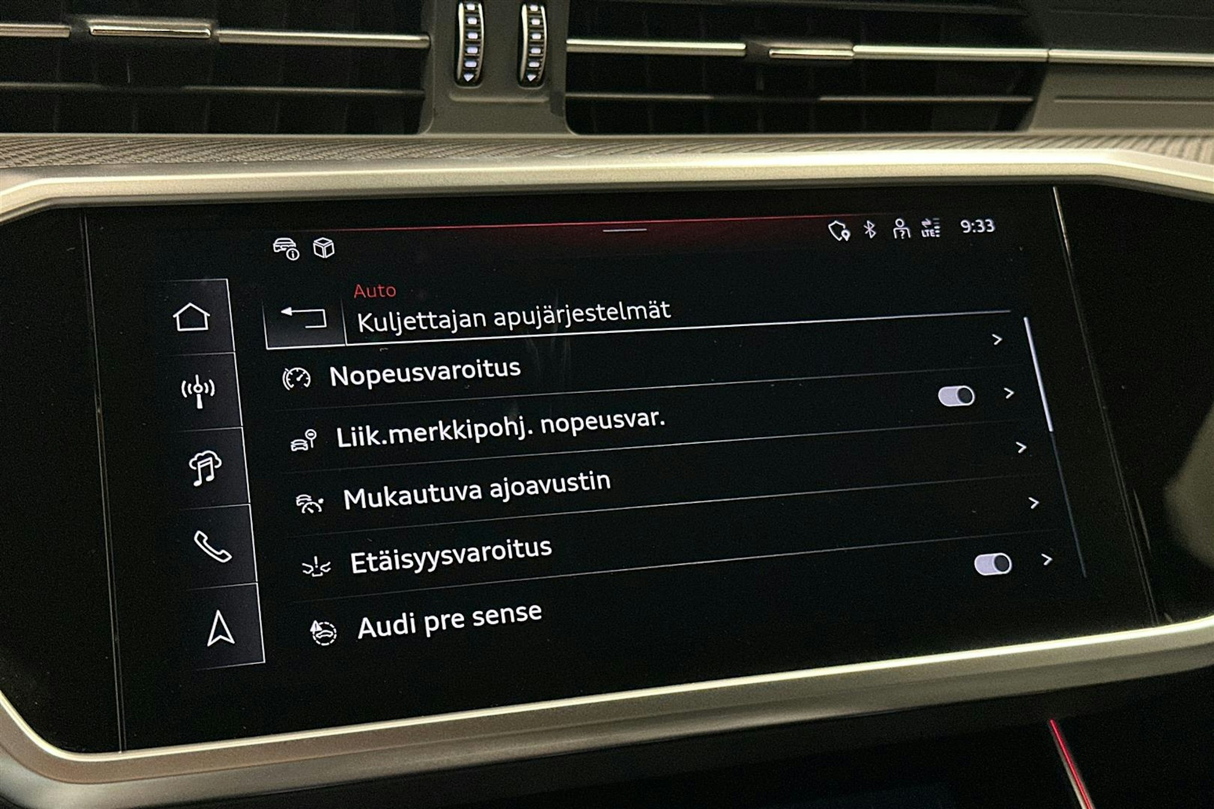 punainen Audi A6 2024 kuva 28.