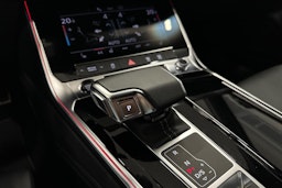 punainen Audi A6 2024 kuva 34.
