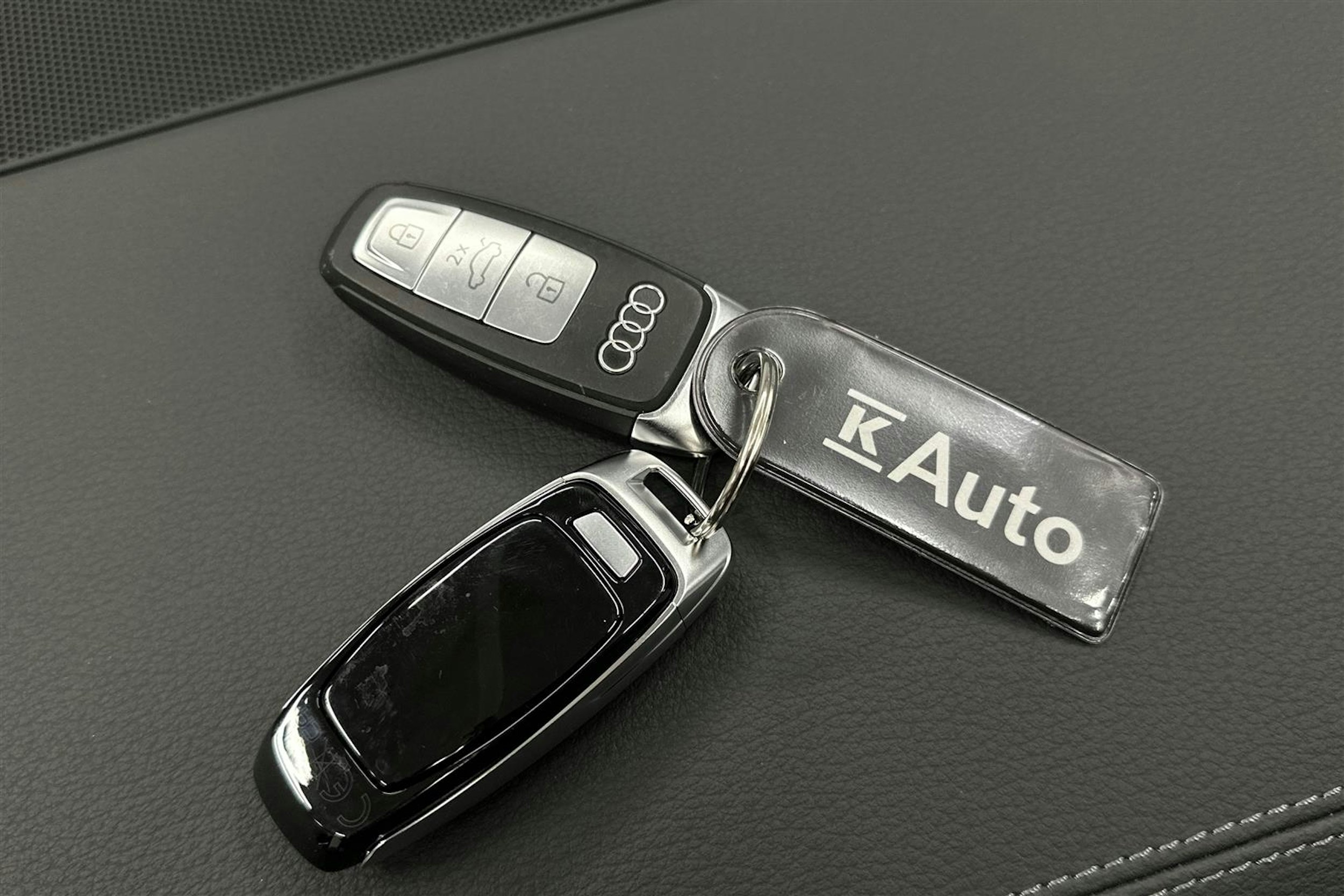 punainen Audi A6 2024 kuva 36.