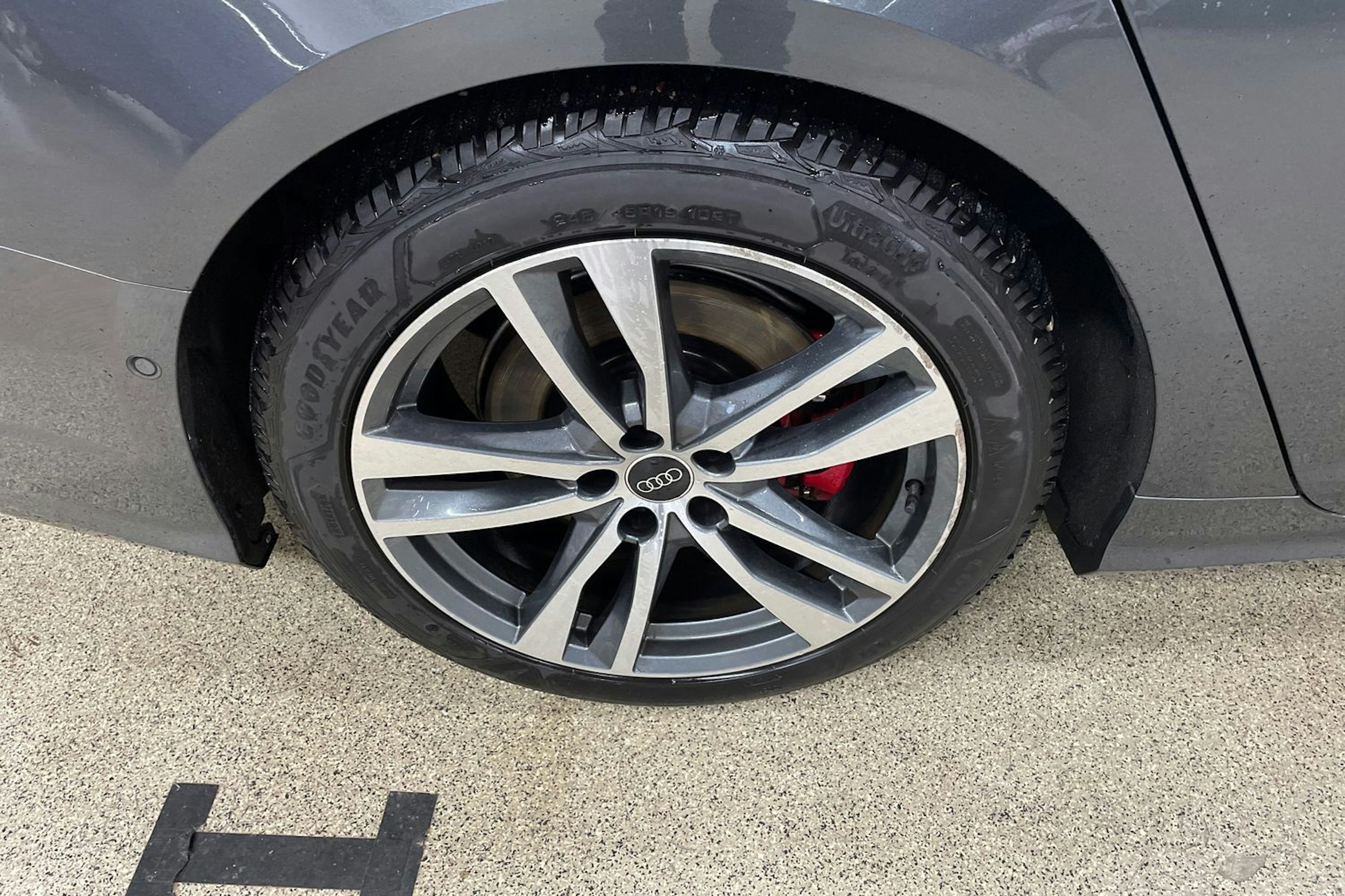 Harmaa Audi A6 2024 kuva 13.