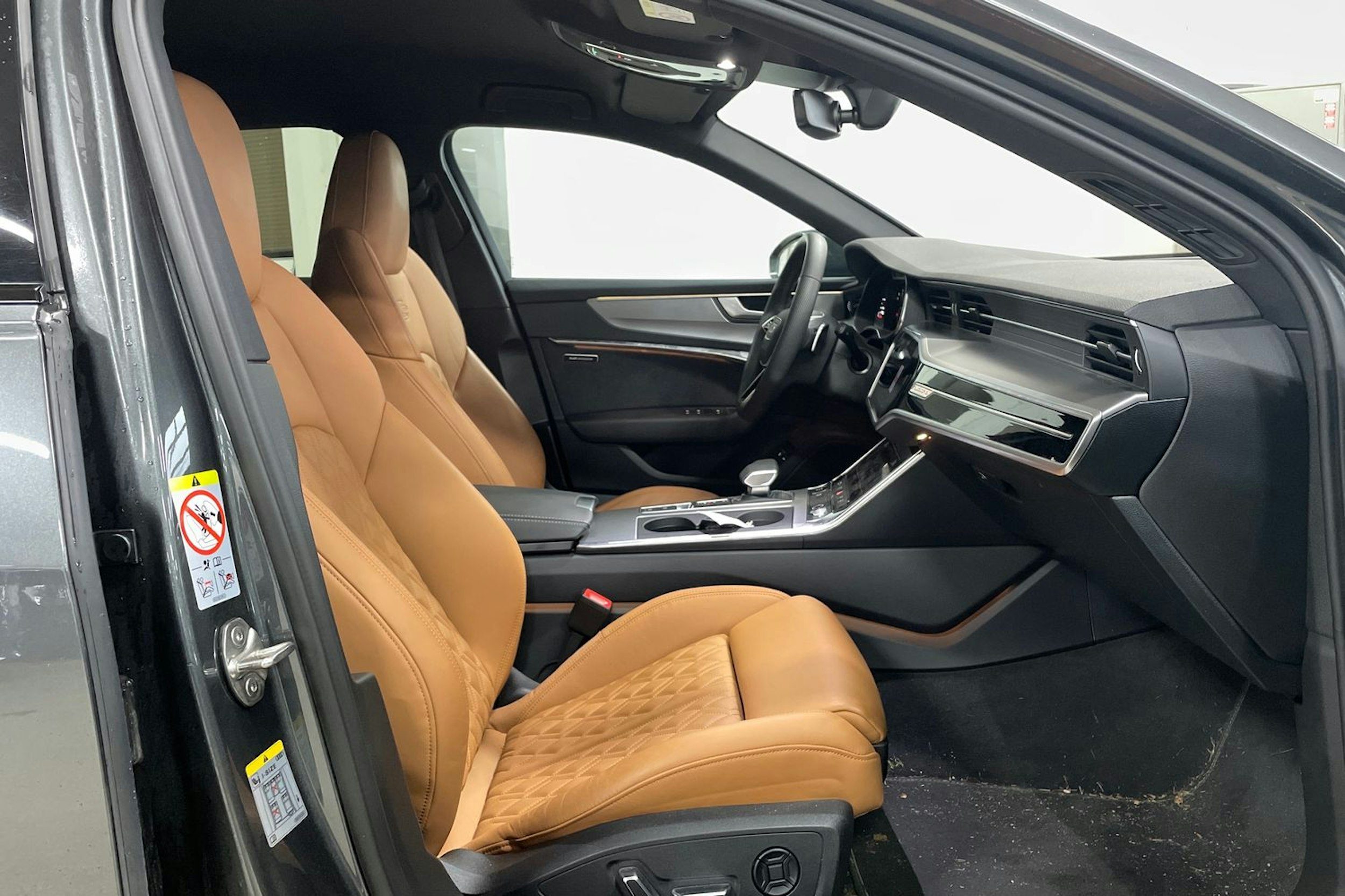 Harmaa Audi A6 2024 kuva 14.