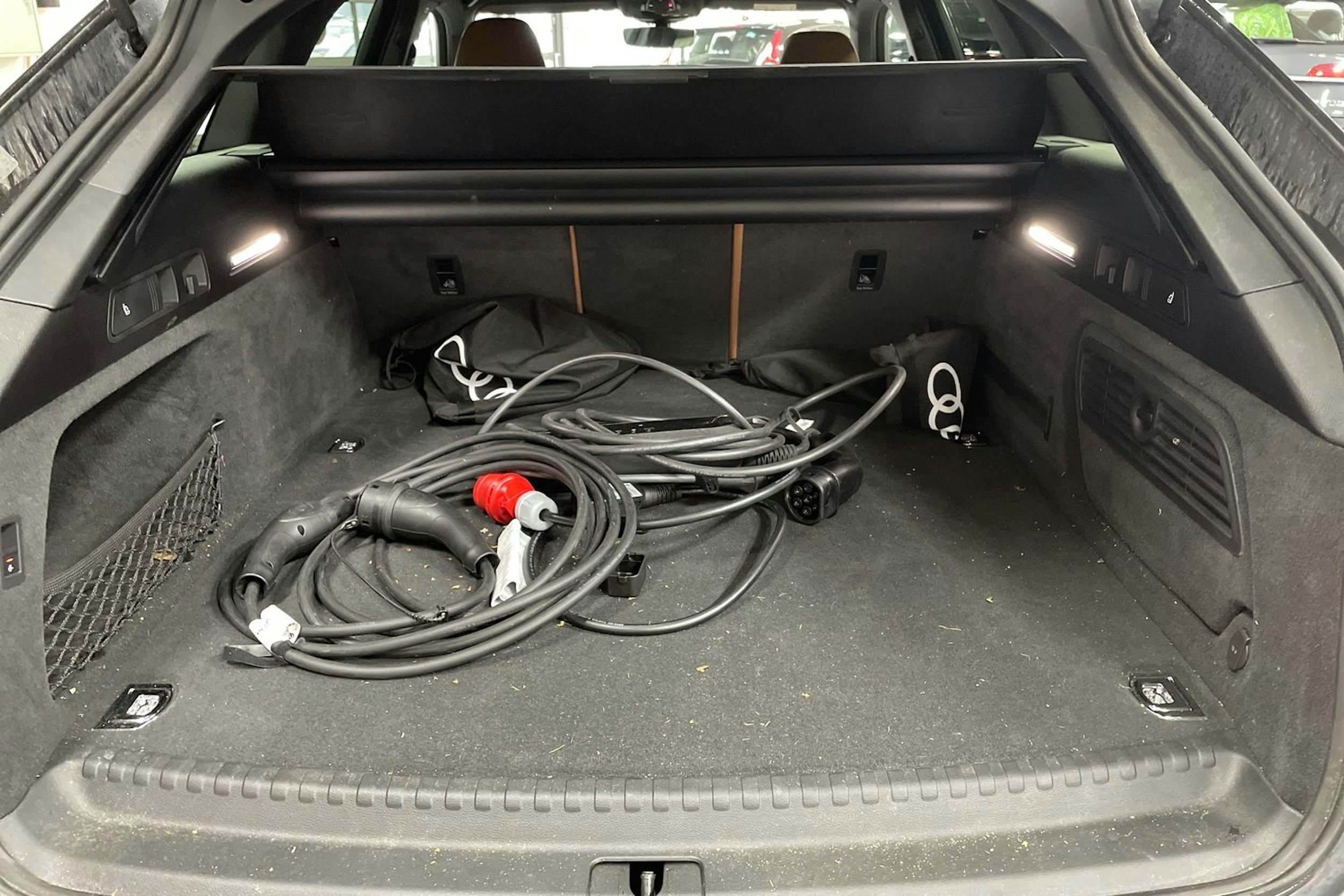 Harmaa Audi A6 2024 kuva 17.