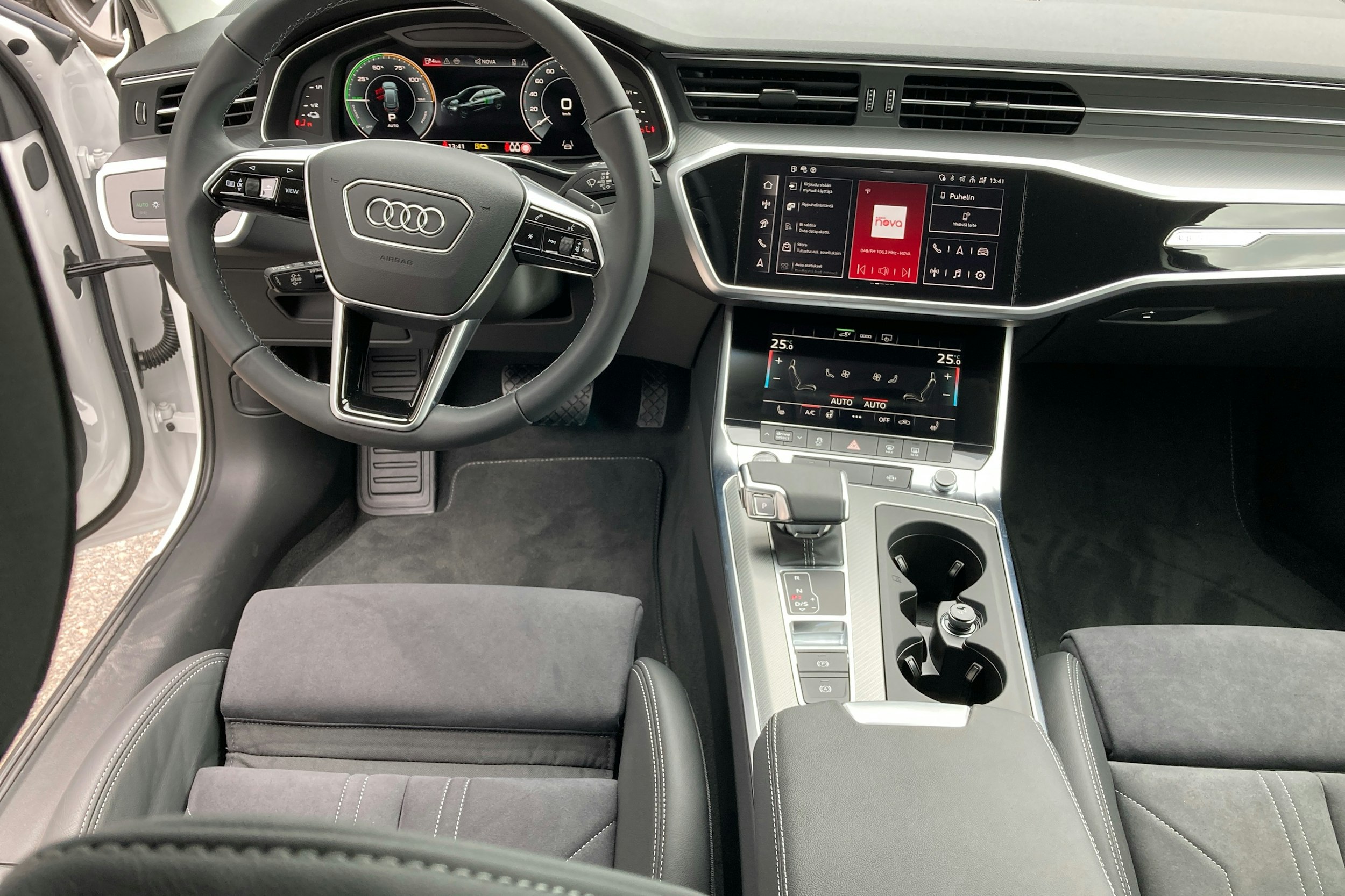 valkoinen Audi A6 2024 kuva 7.