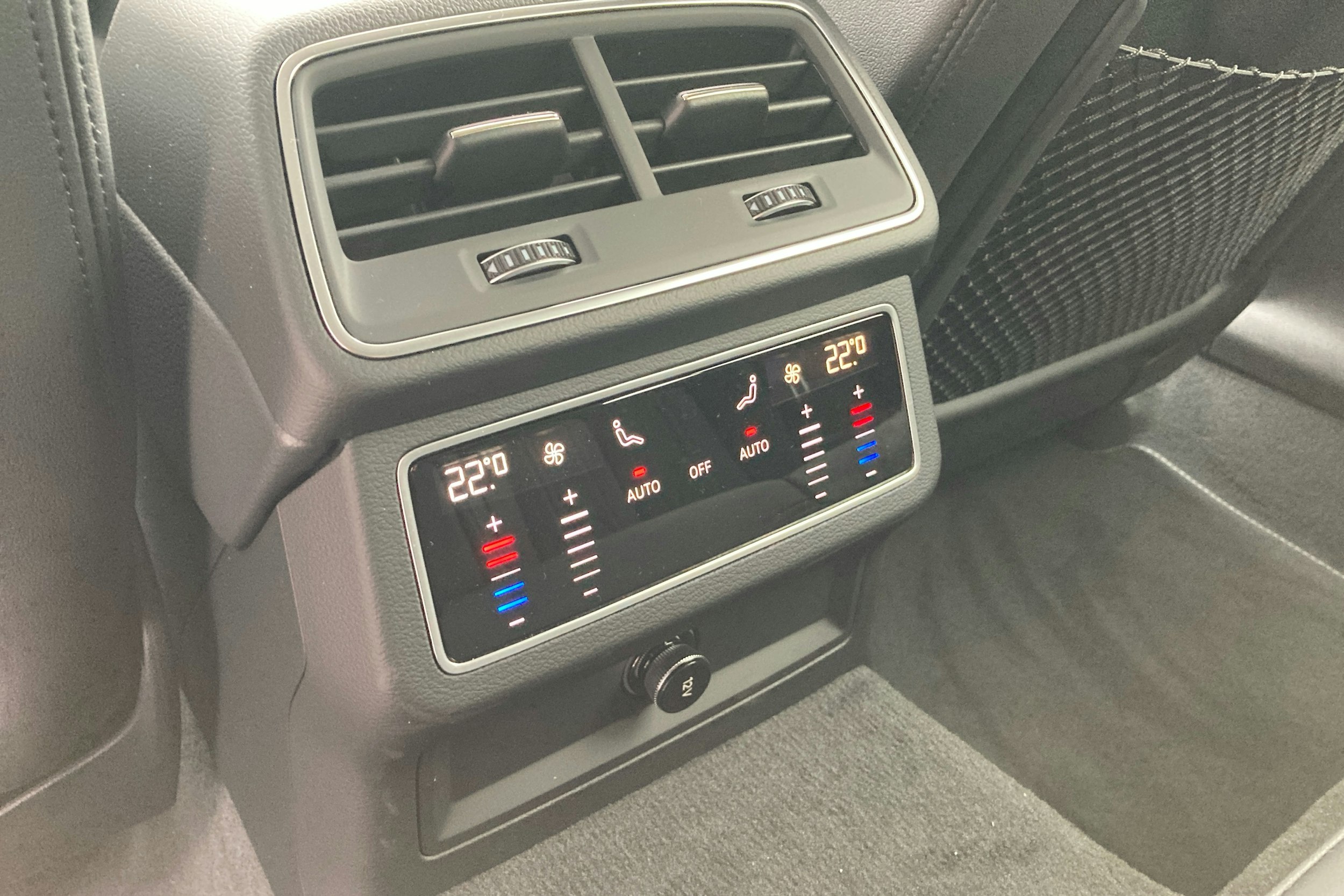 valkoinen Audi A6 2024 kuva 16.