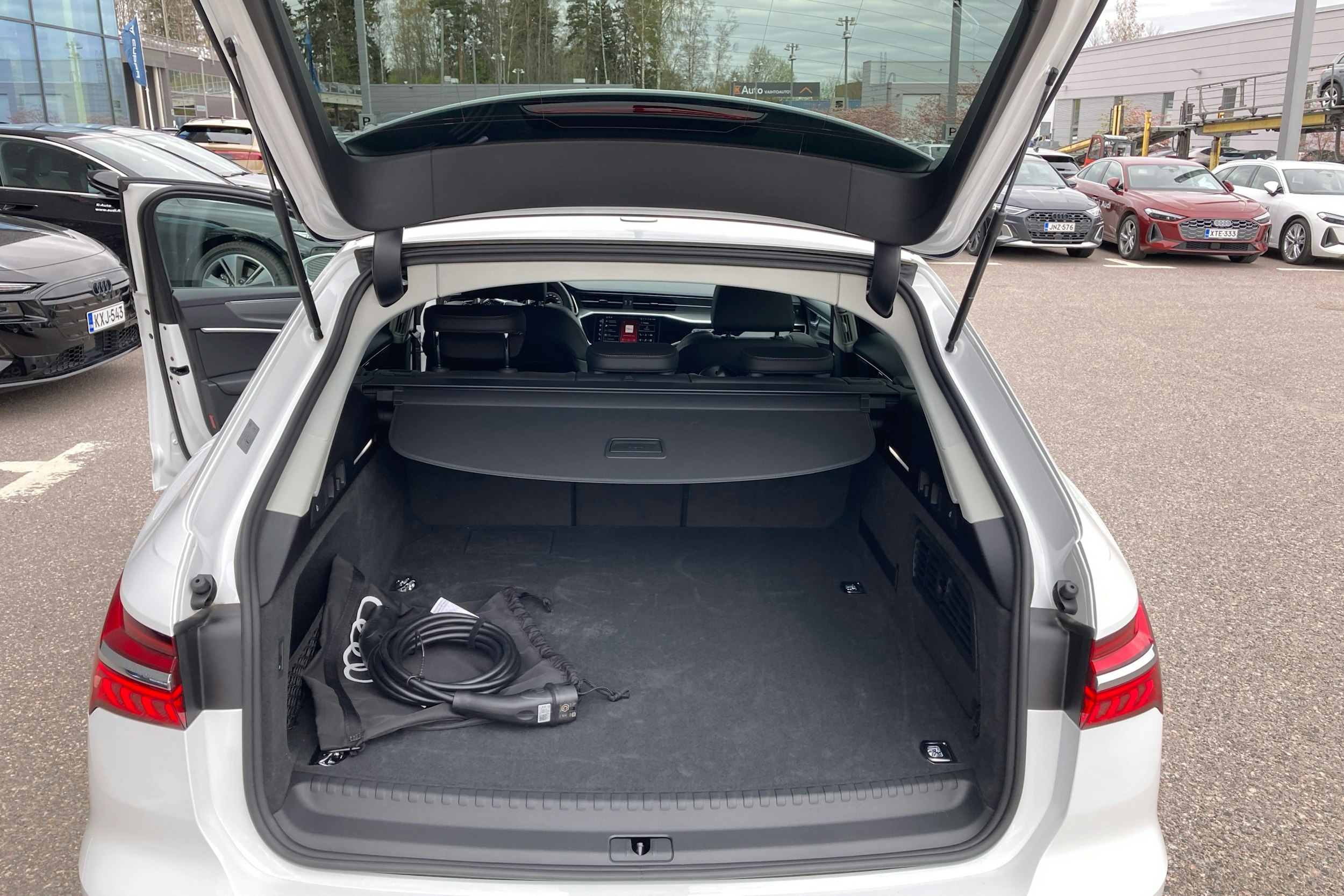 valkoinen Audi A6 2024 kuva 17.