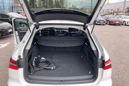 valkoinen Audi A6 2024 kuva 17.