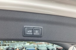 valkoinen Audi A6 2024 kuva 18.
