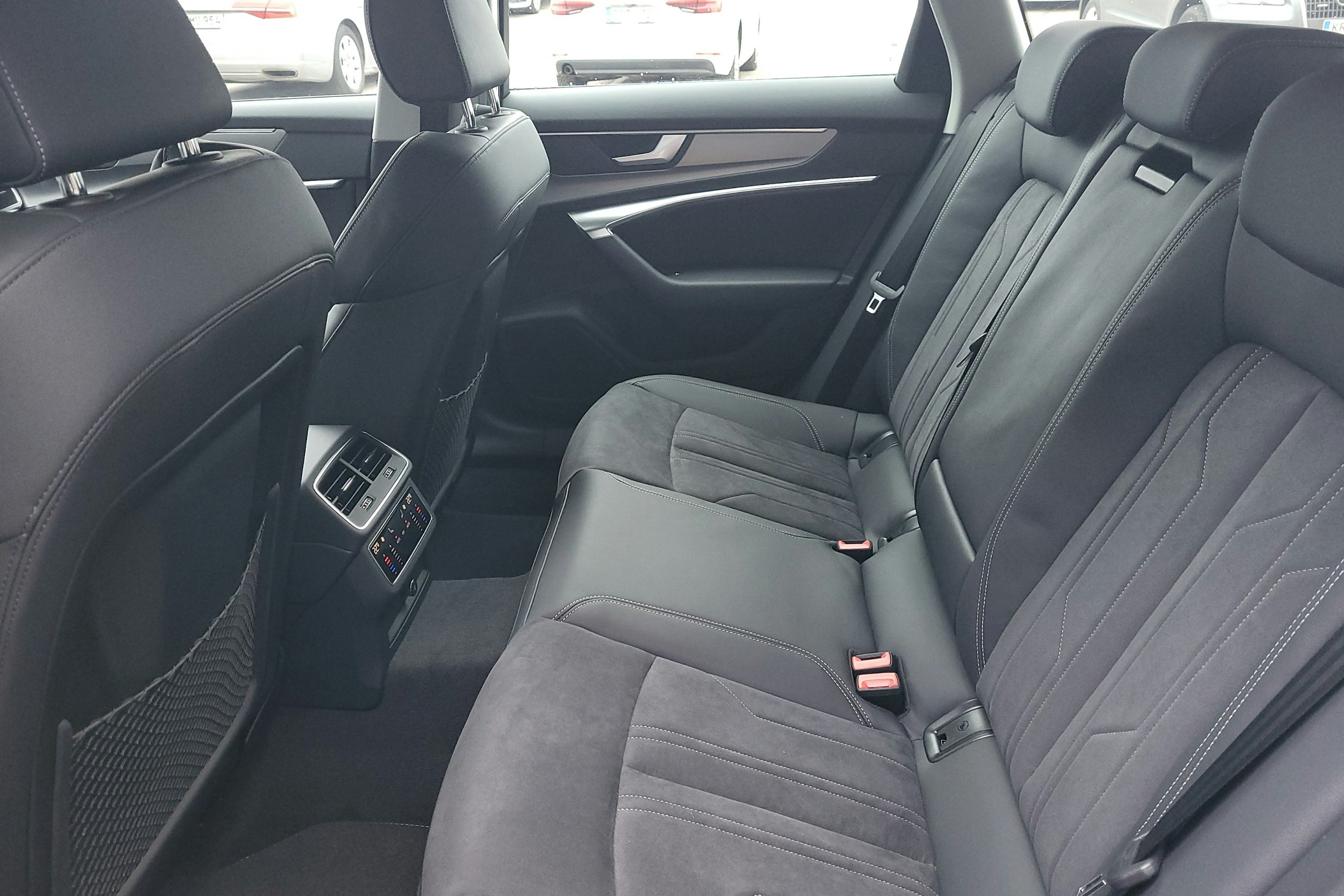 valkoinen Audi A6 2024 kuva 8.