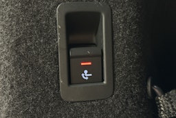 punainen Audi A6 2024 kuva 14.