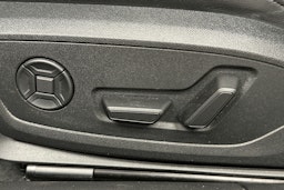 punainen Audi A6 2024 kuva 17.