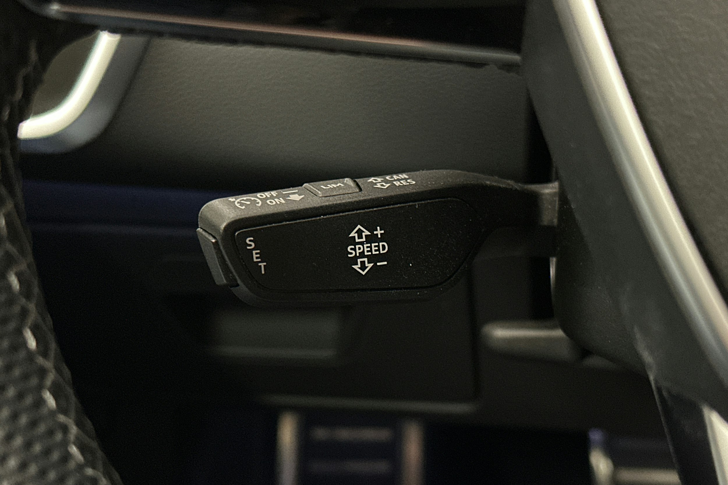 punainen Audi A6 2024 kuva 20.
