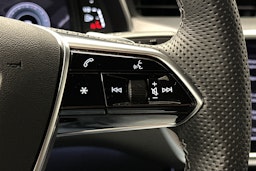 punainen Audi A6 2024 kuva 22.