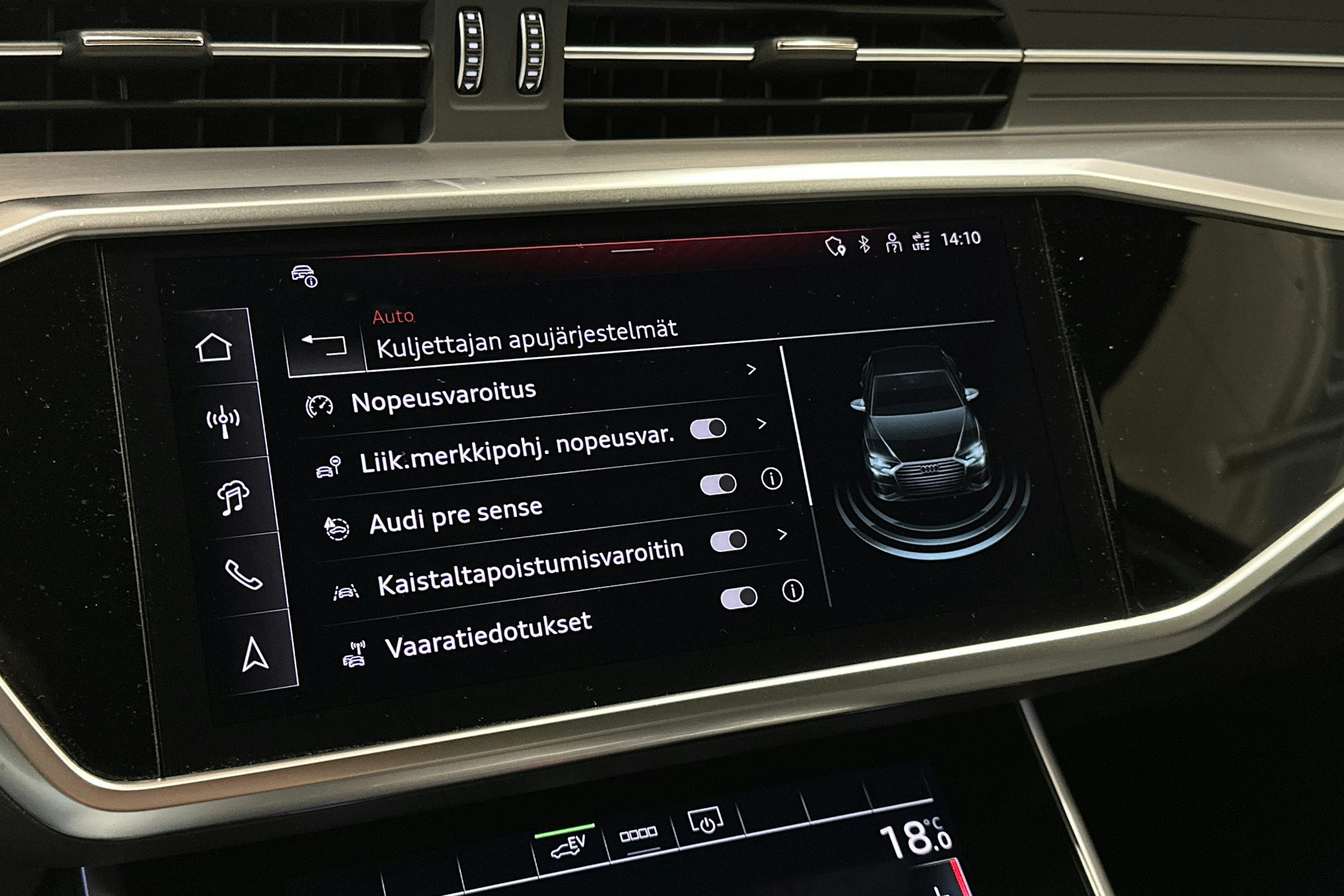punainen Audi A6 2024 kuva 28.