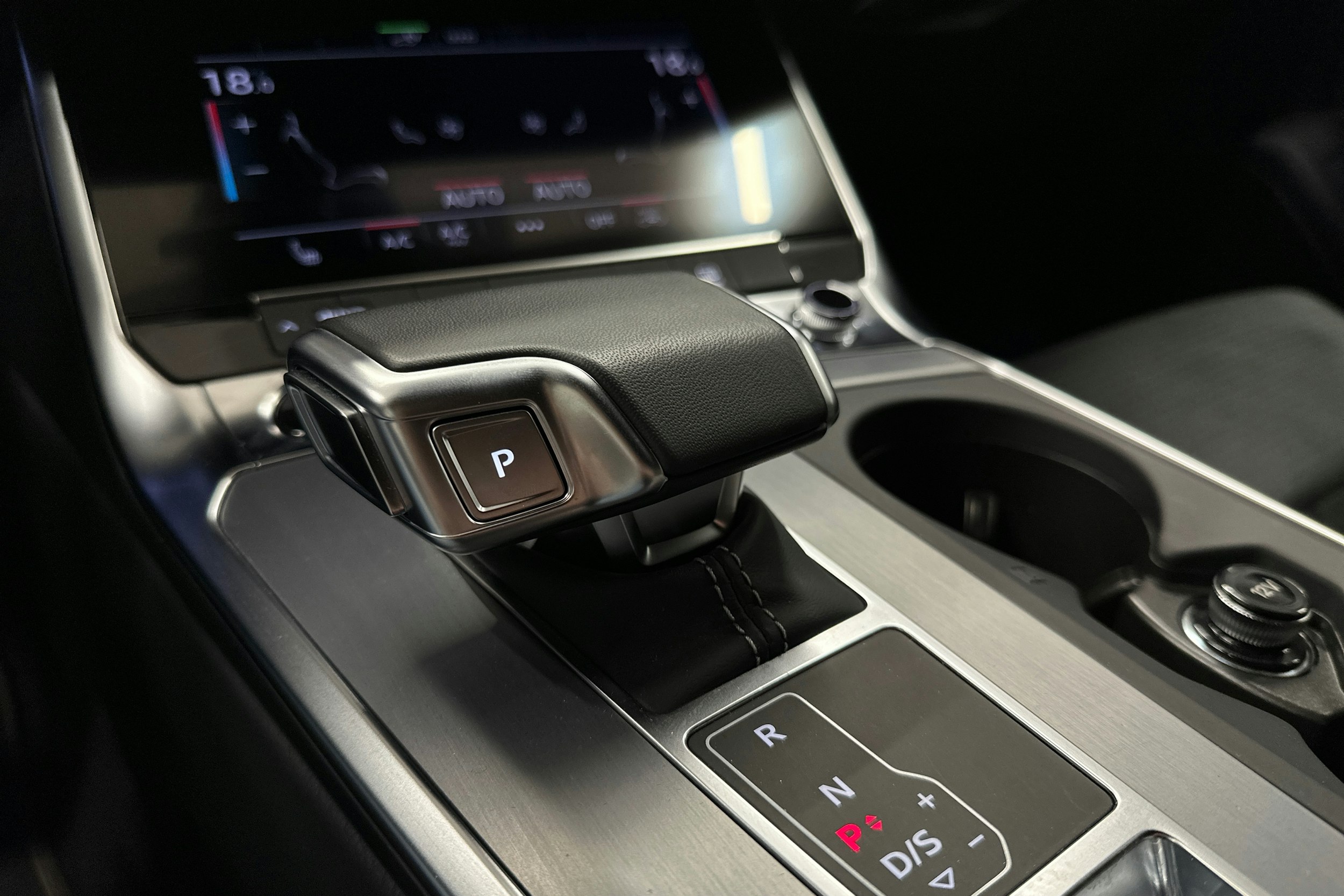 punainen Audi A6 2024 kuva 31.